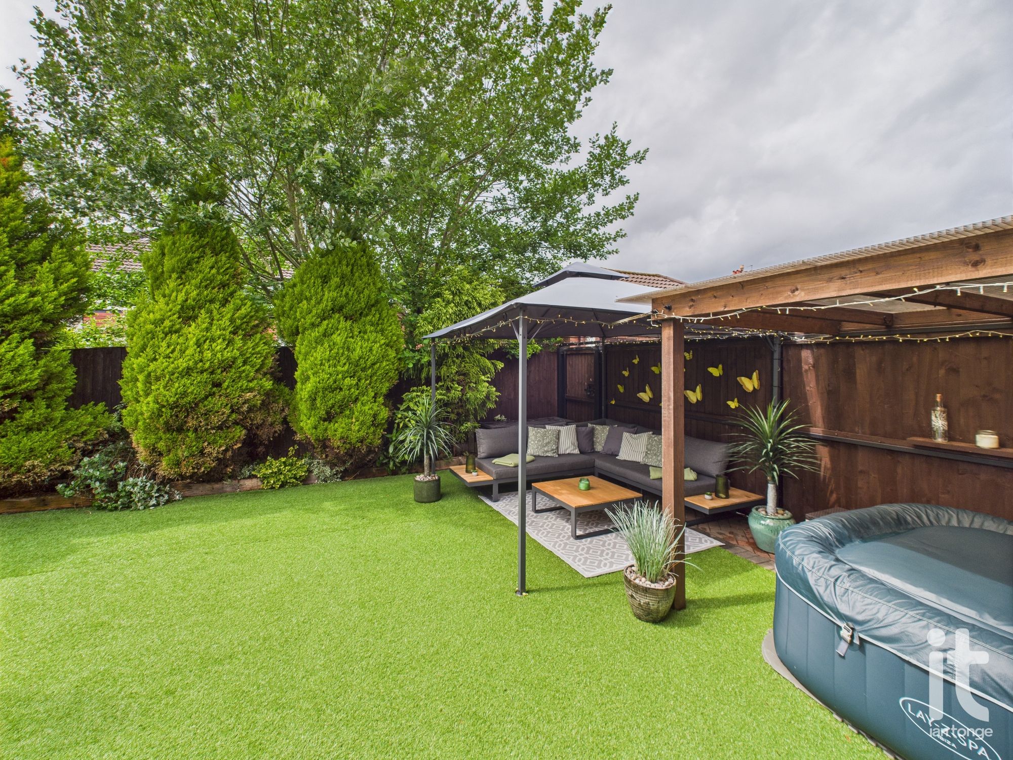 4 bedroom detached house Under Offer in Stockport - Photograph 8.