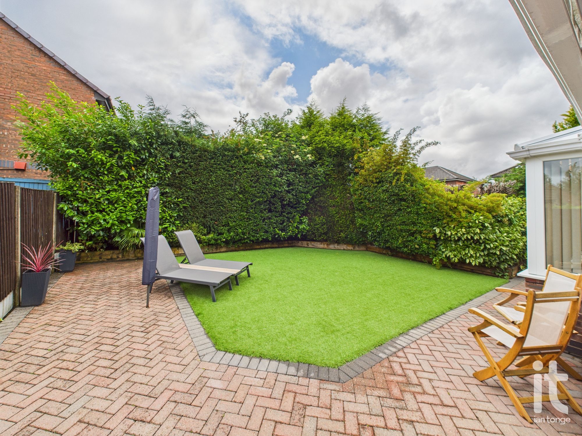 4 bedroom detached house Under Offer in Stockport - Photograph 14.