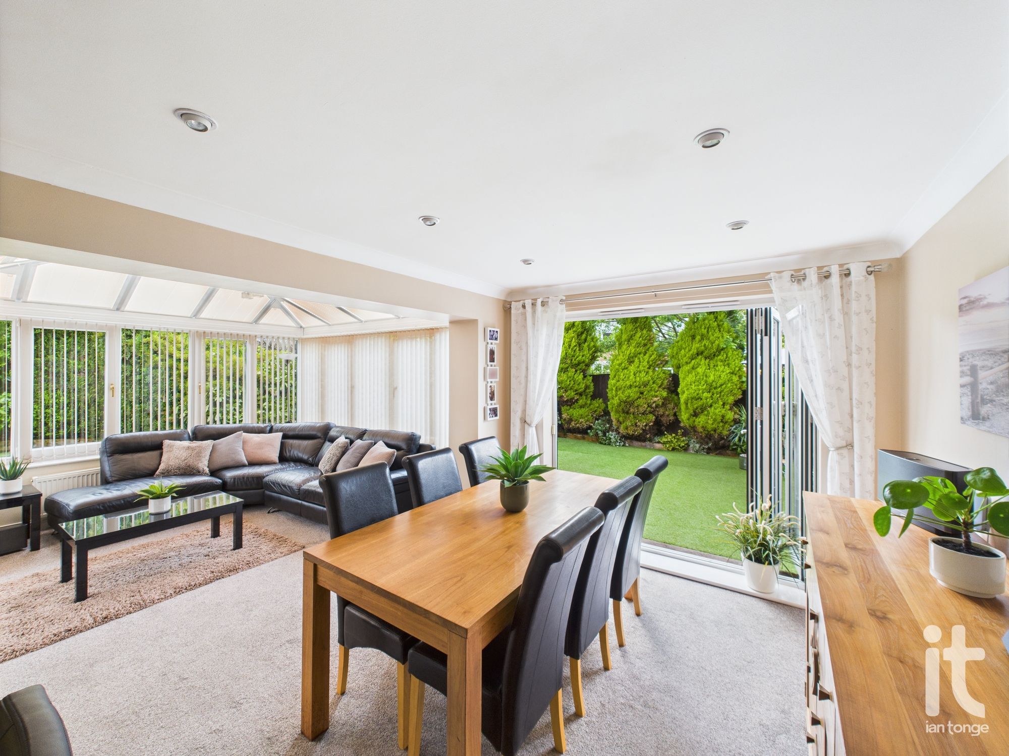 4 bedroom detached house Under Offer in Stockport - Photograph 33.