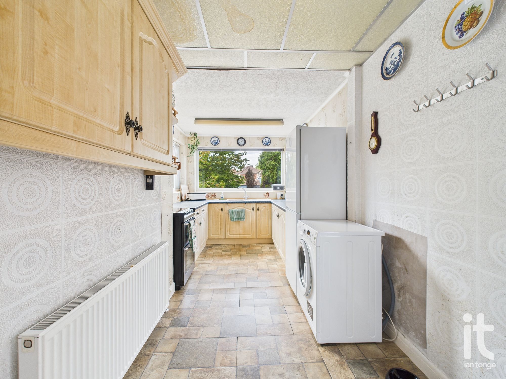 3 bedroom semi-detached house SSTC in Stockport - Photograph 10.