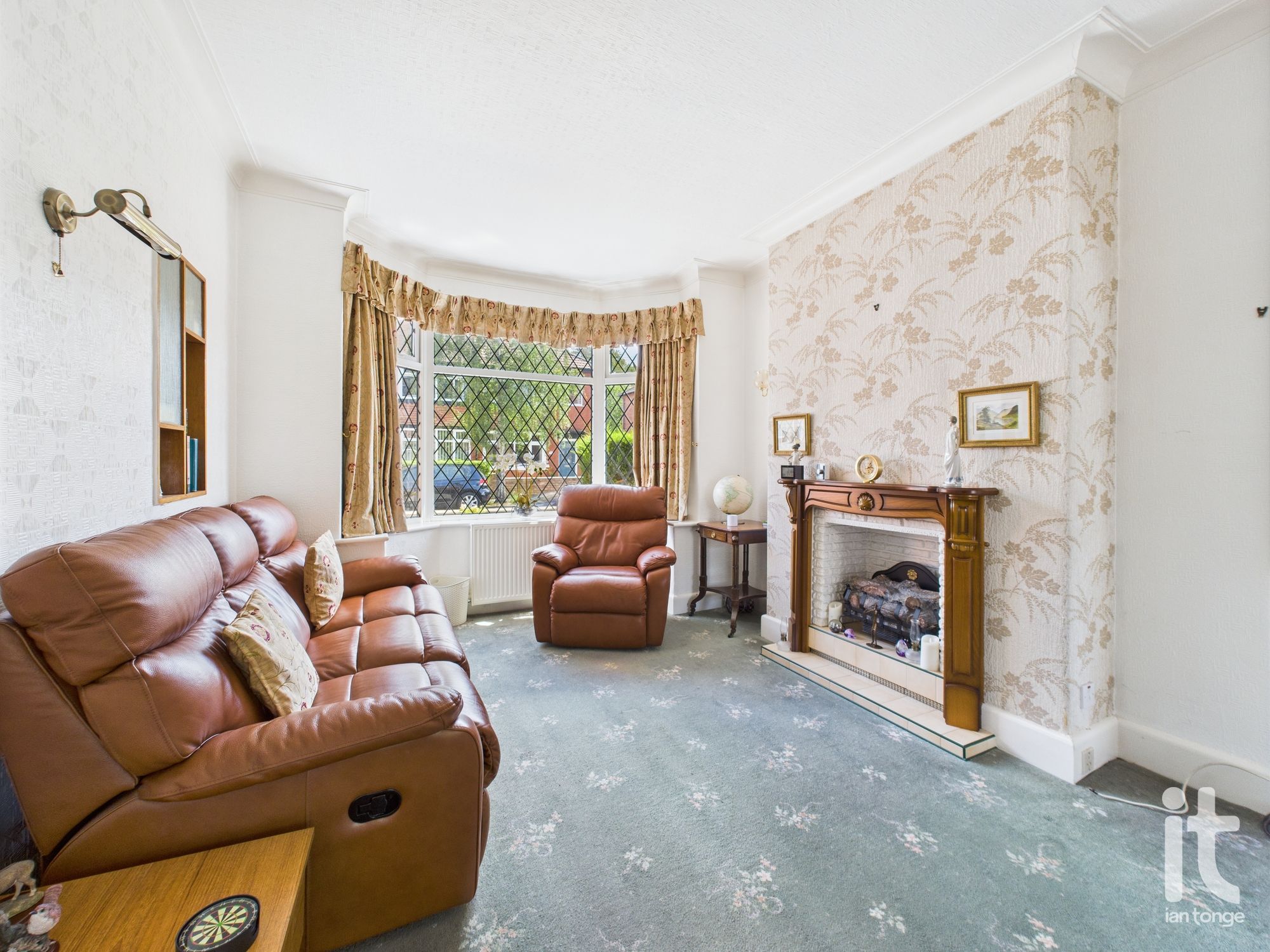 3 bedroom semi-detached house SSTC in Stockport - Photograph 6.