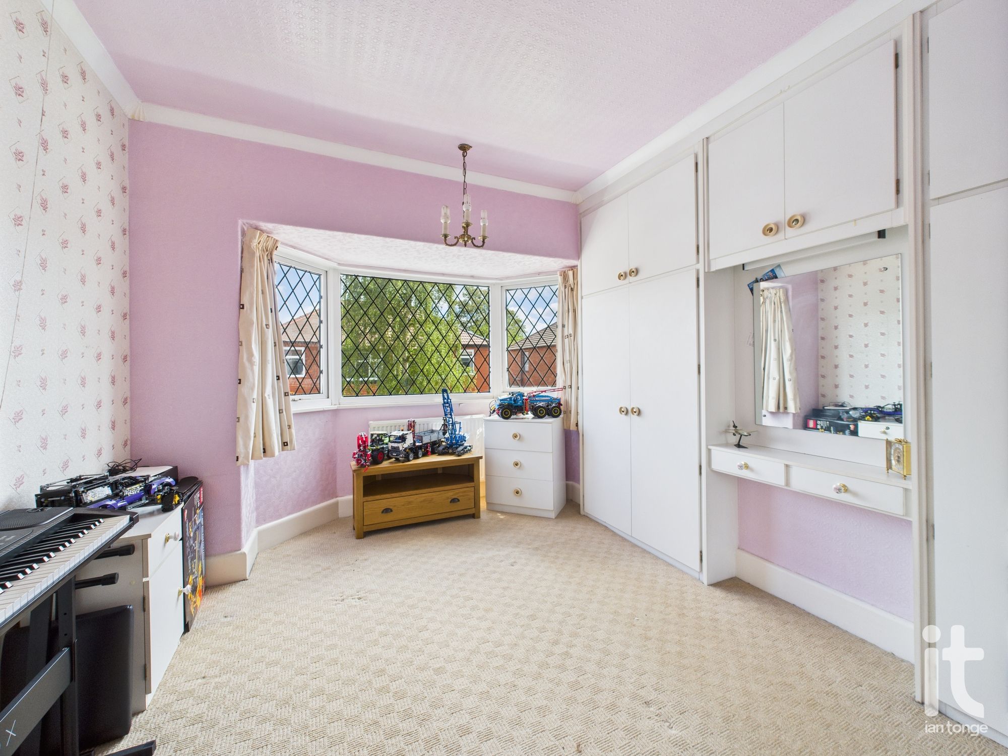 3 bedroom semi-detached house SSTC in Stockport - Photograph 15.