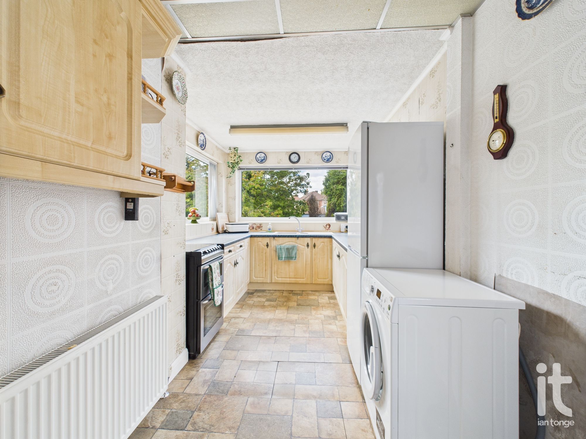 3 bedroom semi-detached house SSTC in Stockport - Photograph 11.