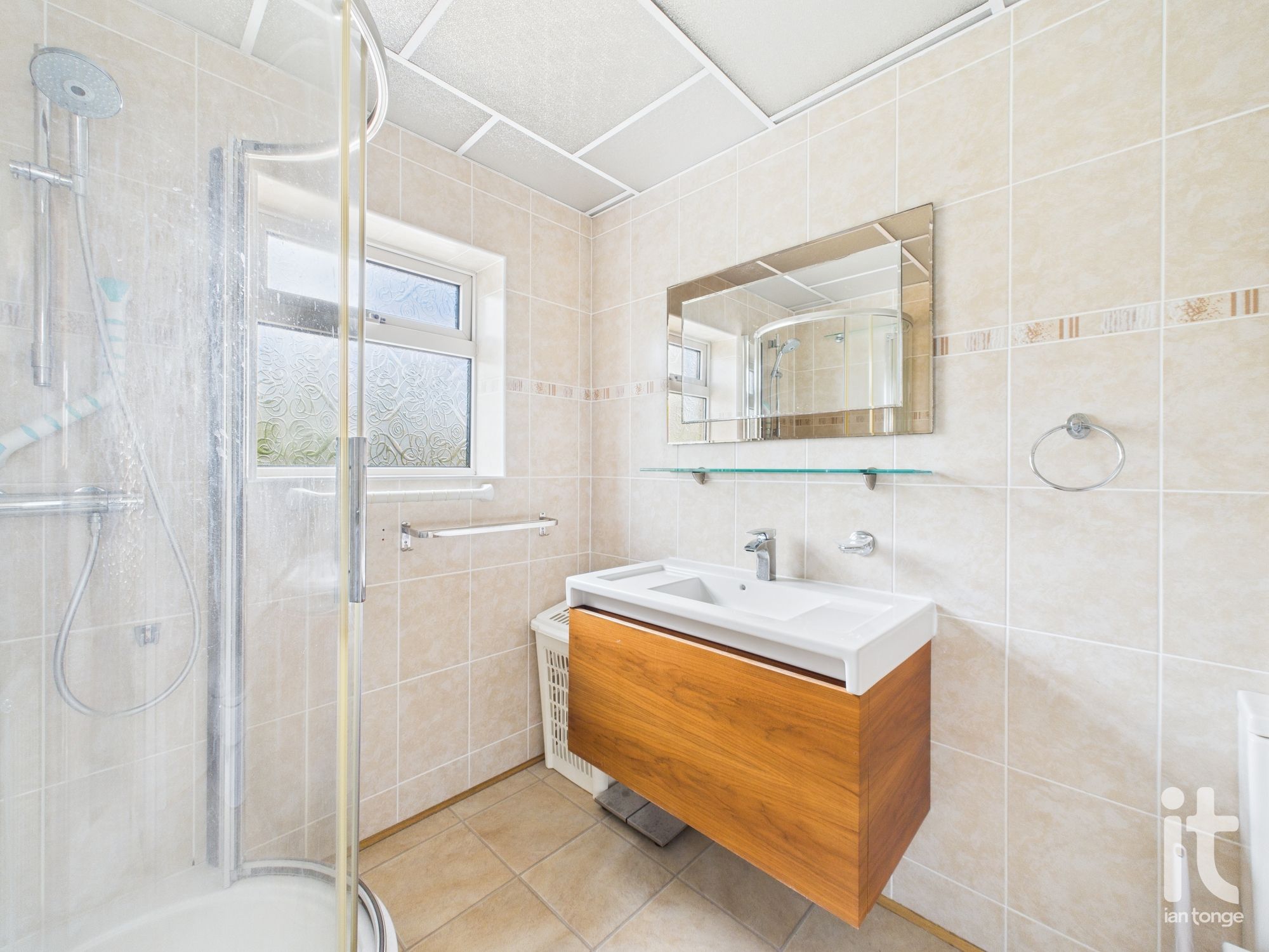 3 bedroom semi-detached house SSTC in Stockport - Photograph 16.
