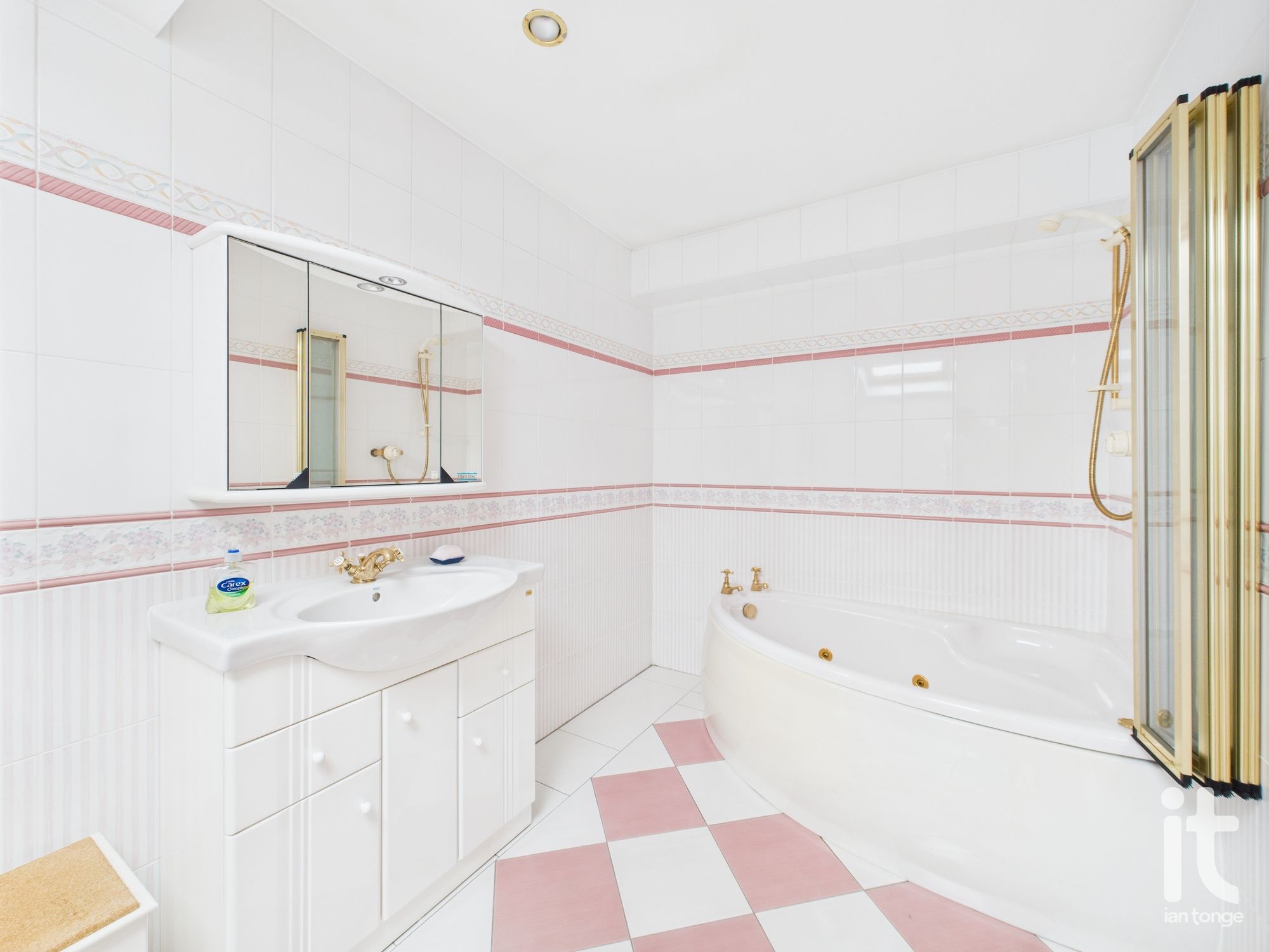 6 bedroom detached house Under Offer in Stockport - Photograph 31.