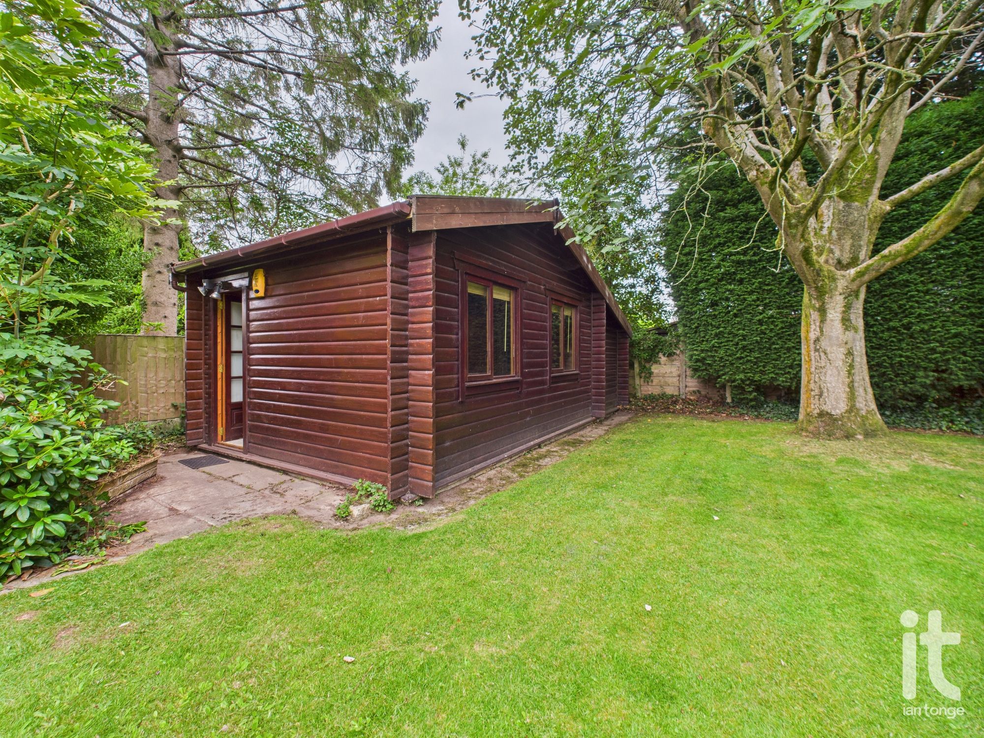 6 bedroom detached house Under Offer in Stockport - Photograph 41.