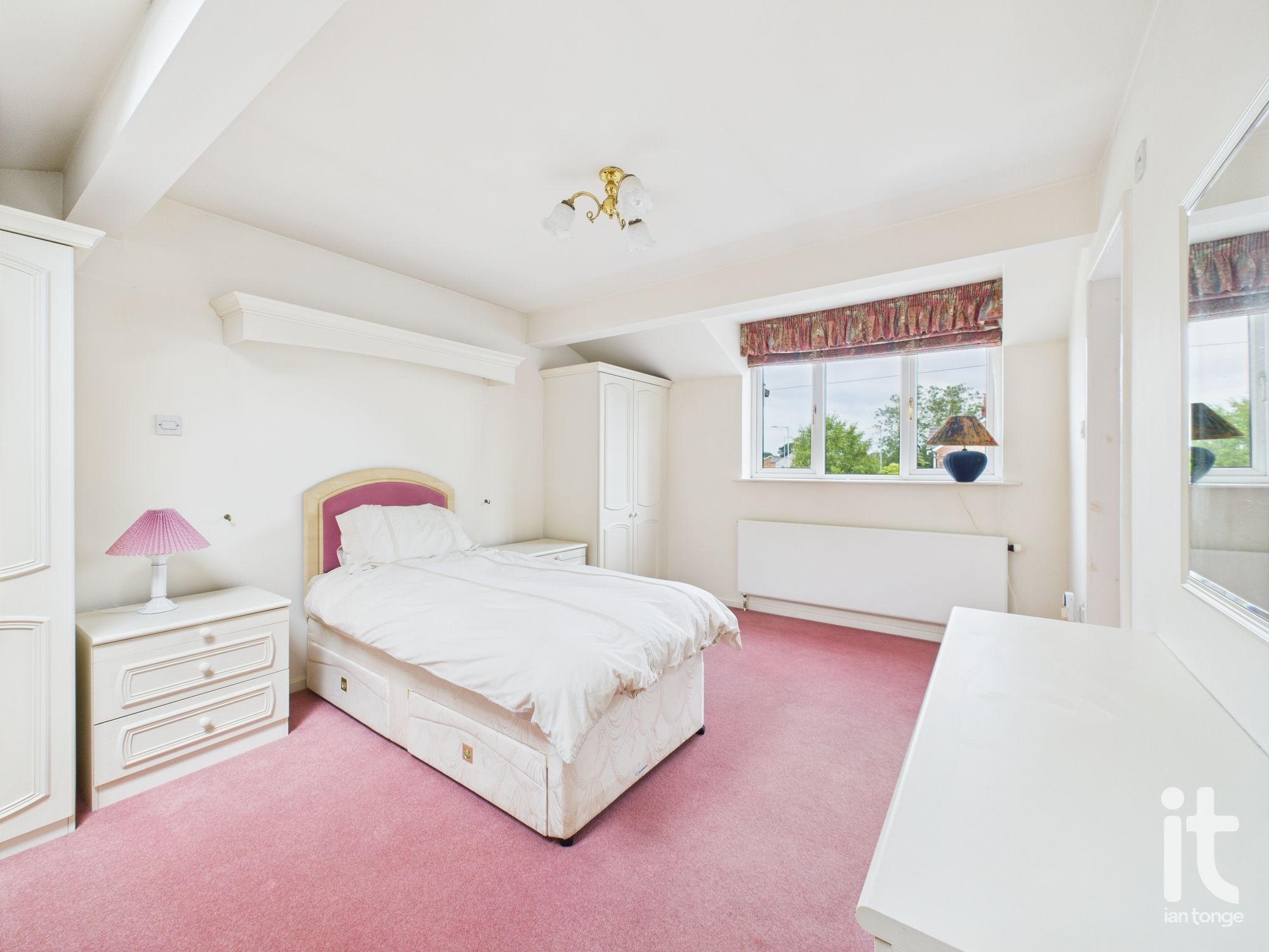 6 bedroom detached house Under Offer in Stockport - Photograph 29.