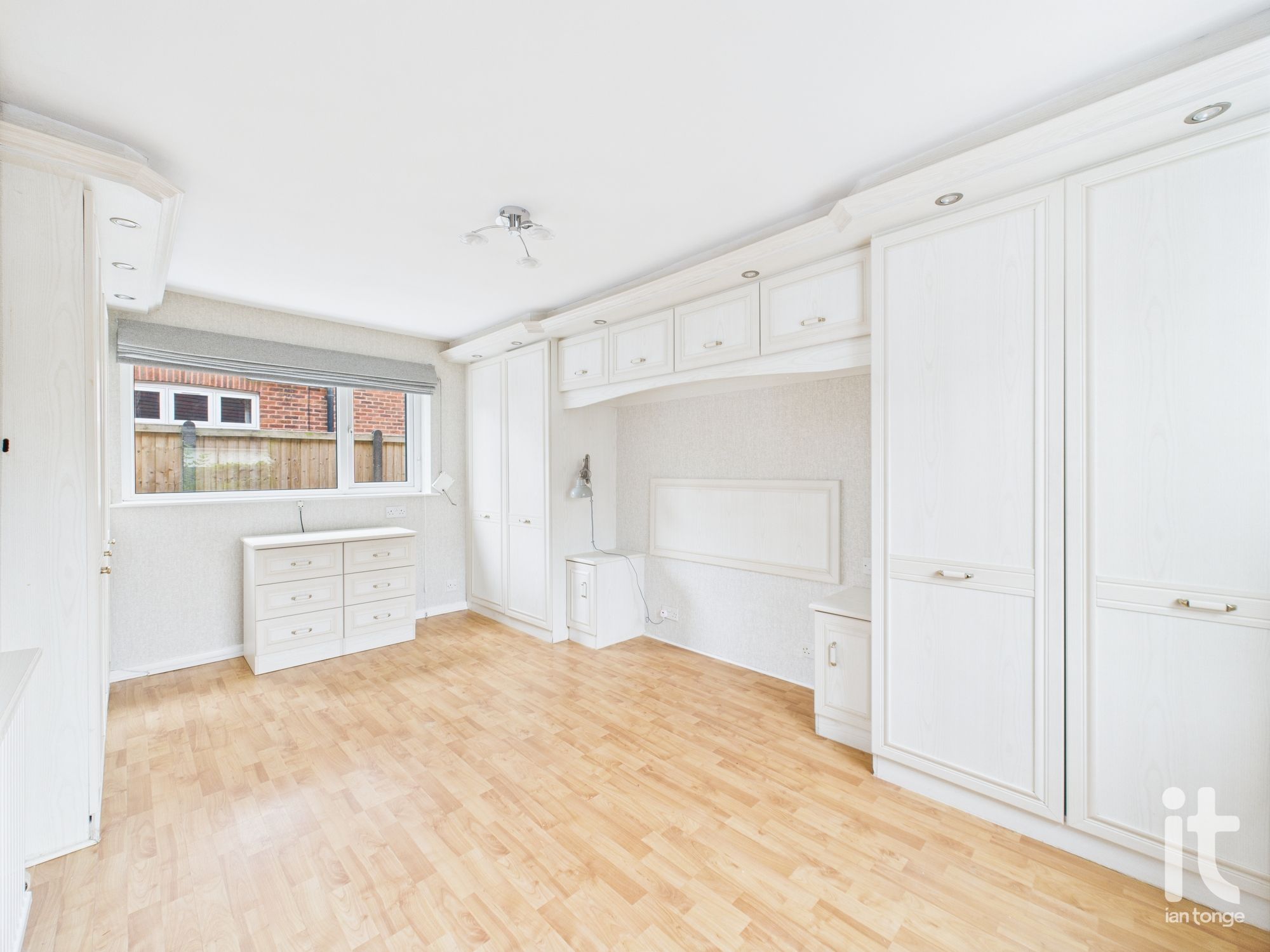 6 bedroom detached house Under Offer in Stockport - Photograph 13.