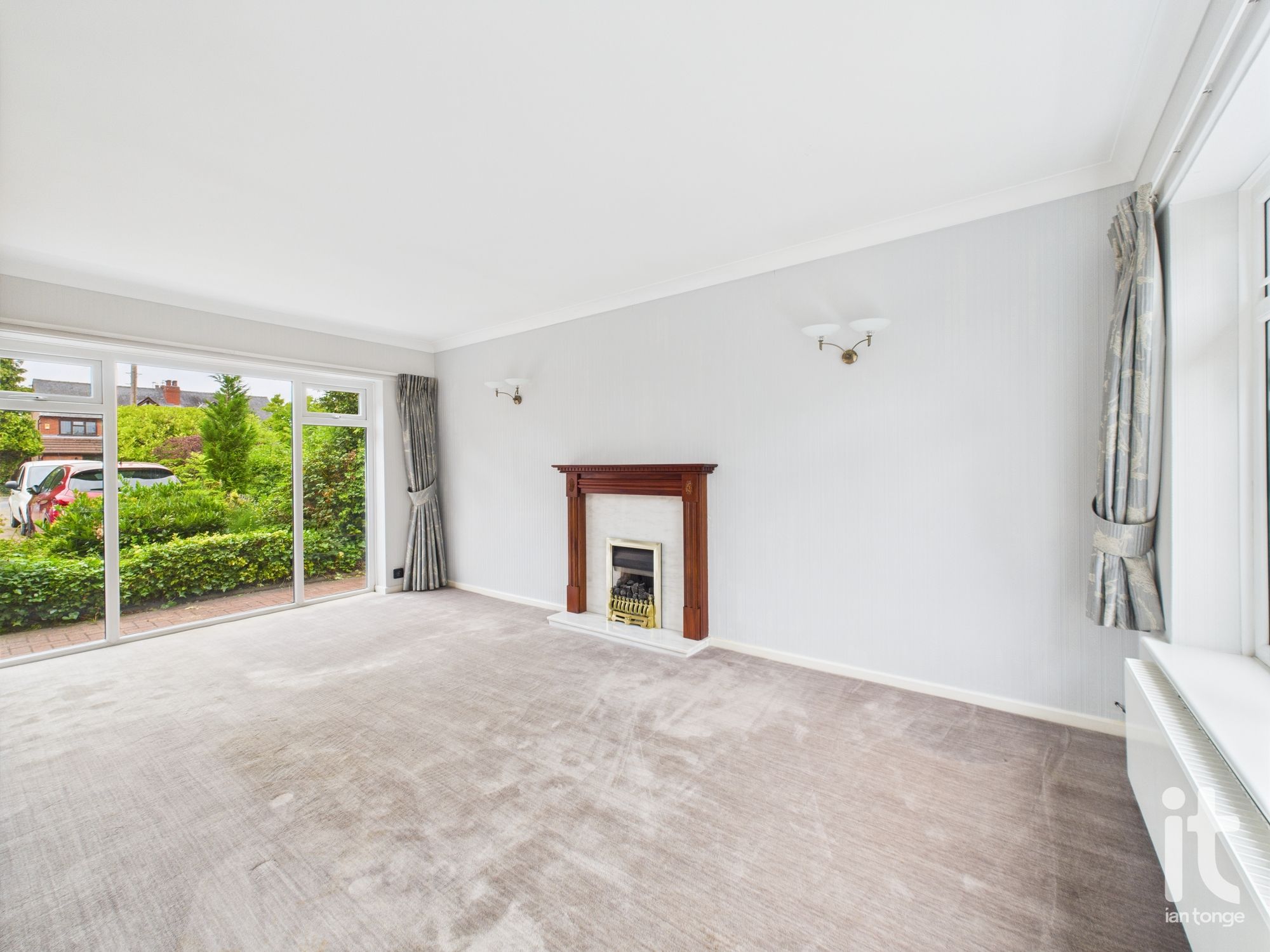 6 bedroom detached house Under Offer in Stockport - Photograph 16.