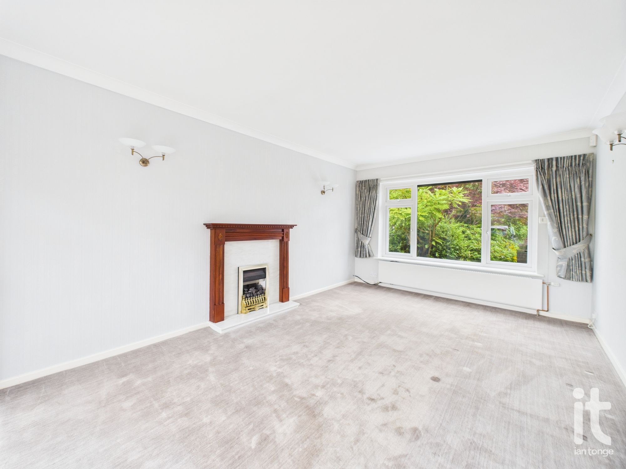 6 bedroom detached house Under Offer in Stockport - Photograph 15.