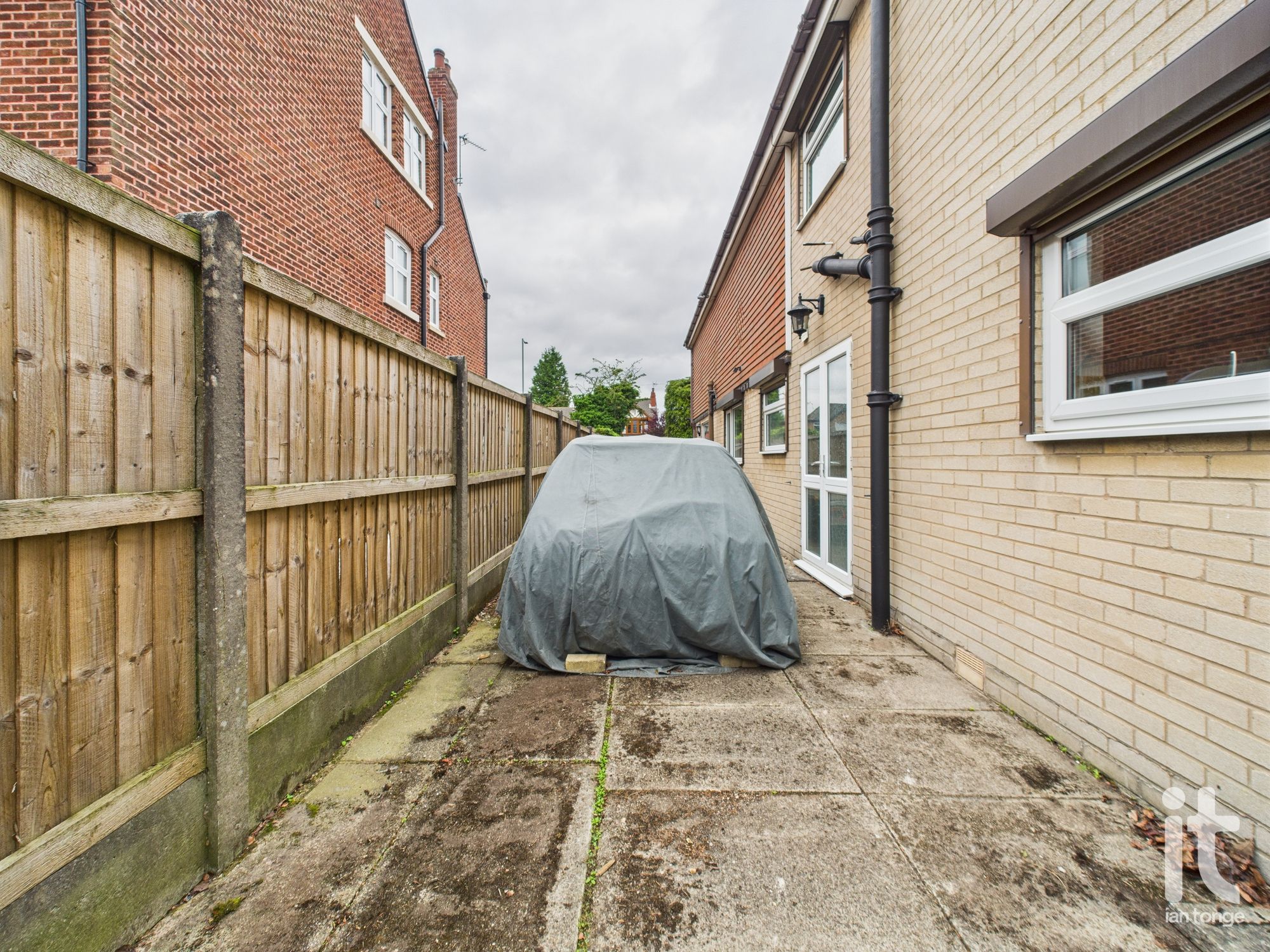 6 bedroom detached house Under Offer in Stockport - Photograph 59.