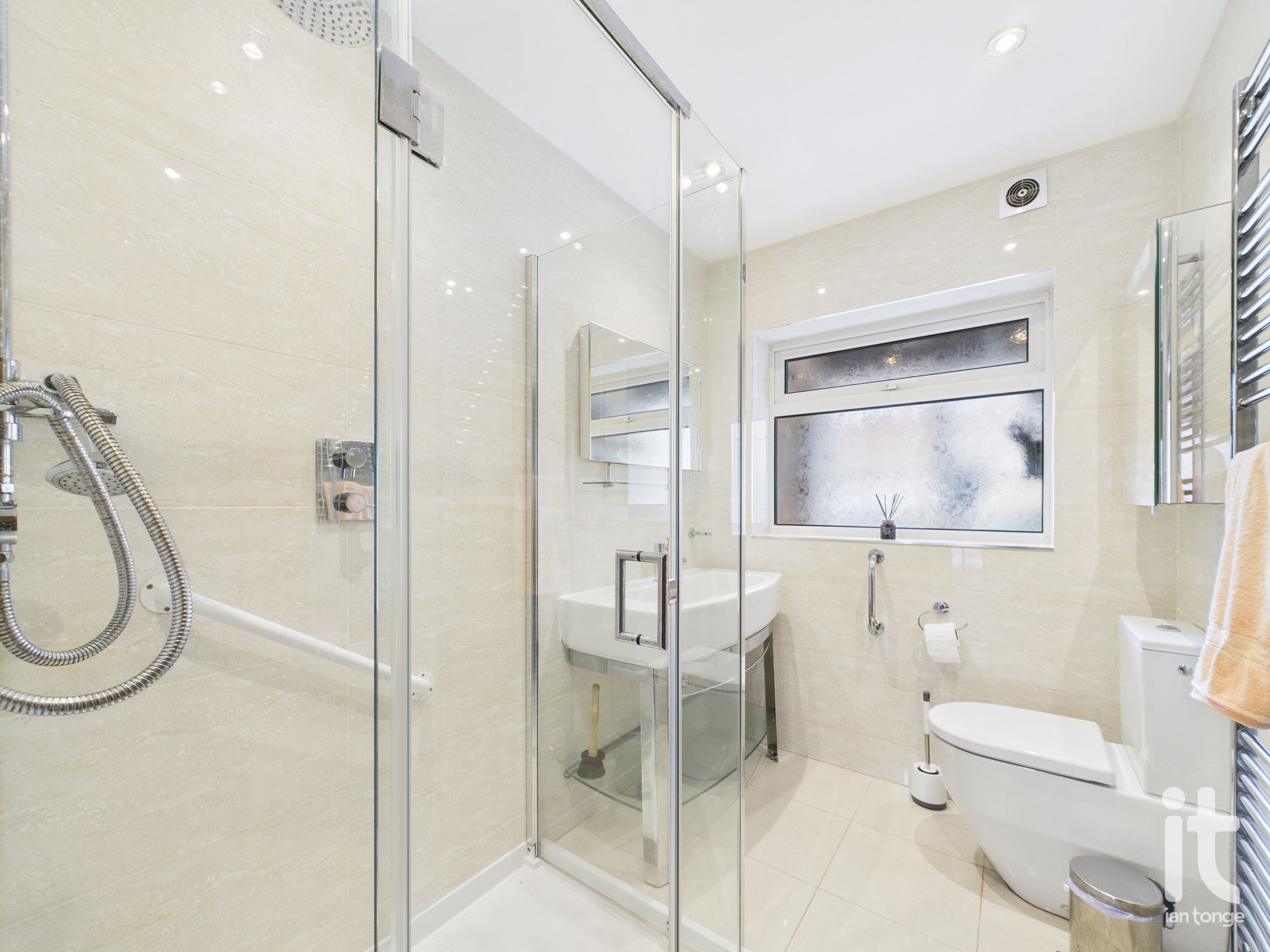 6 bedroom detached house Under Offer in Stockport - Photograph 9.
