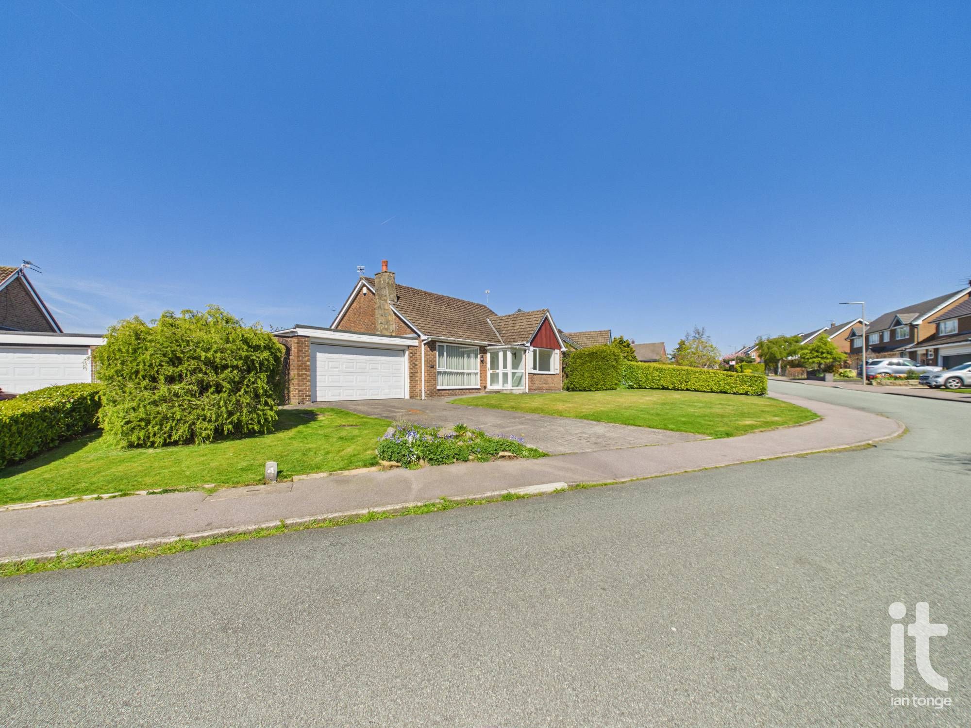 3 bedroom detached bungalow Under Offer in Stockport - Photograph 14.
