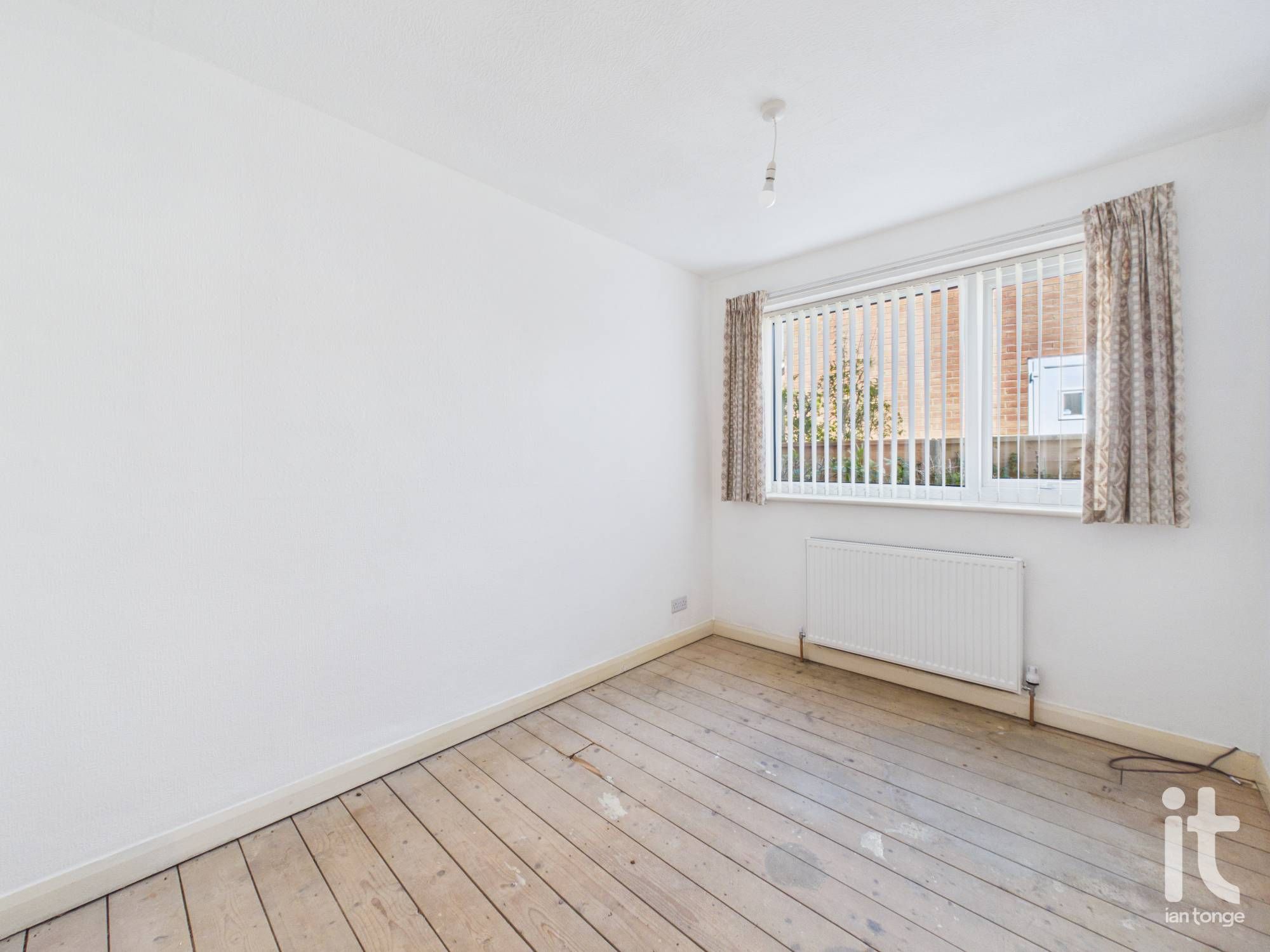 3 bedroom detached bungalow Under Offer in Stockport - Photograph 9.