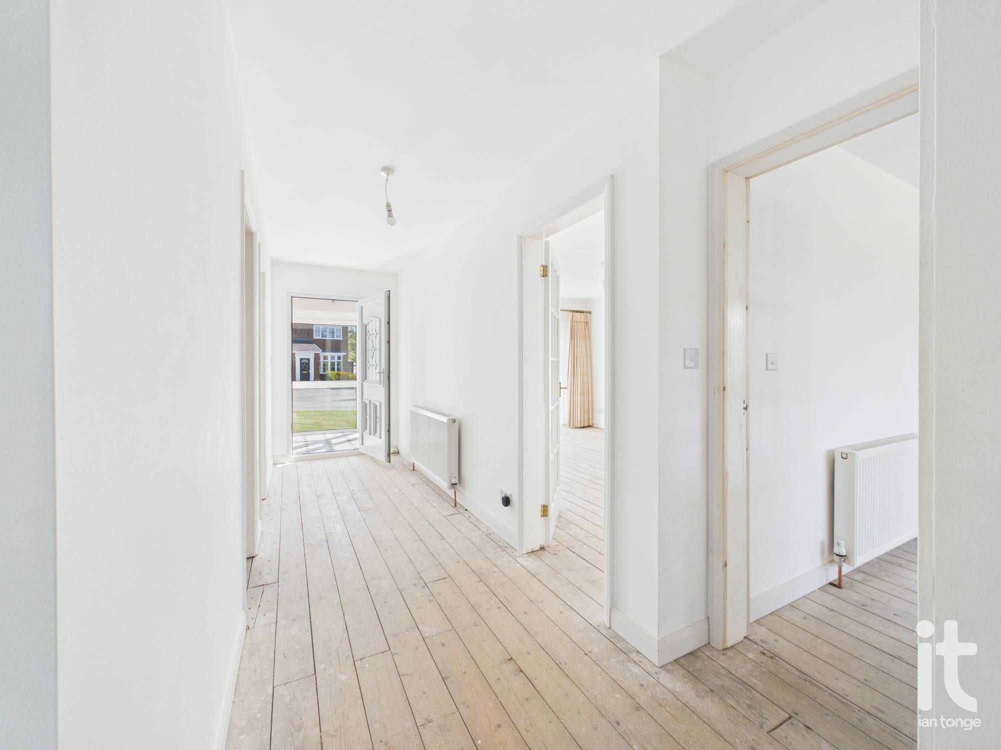 3 bedroom detached bungalow Under Offer in Stockport - Photograph 4.