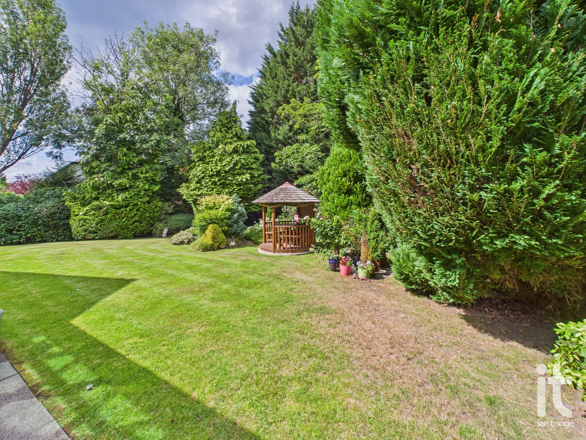 4 bedroom detached house Sold in Stockport - Photograph 40.