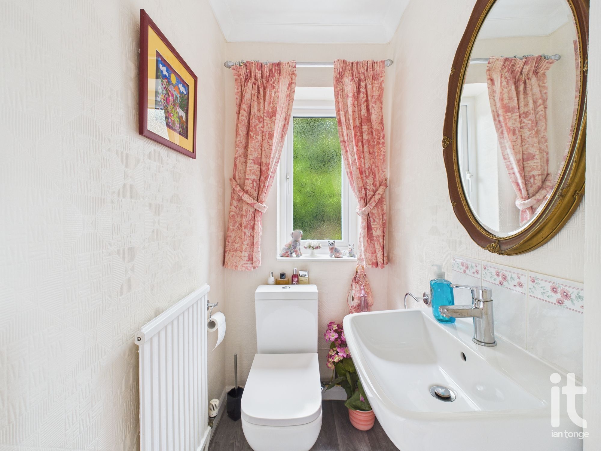 4 bedroom detached house Sold in Stockport - Photograph 10.