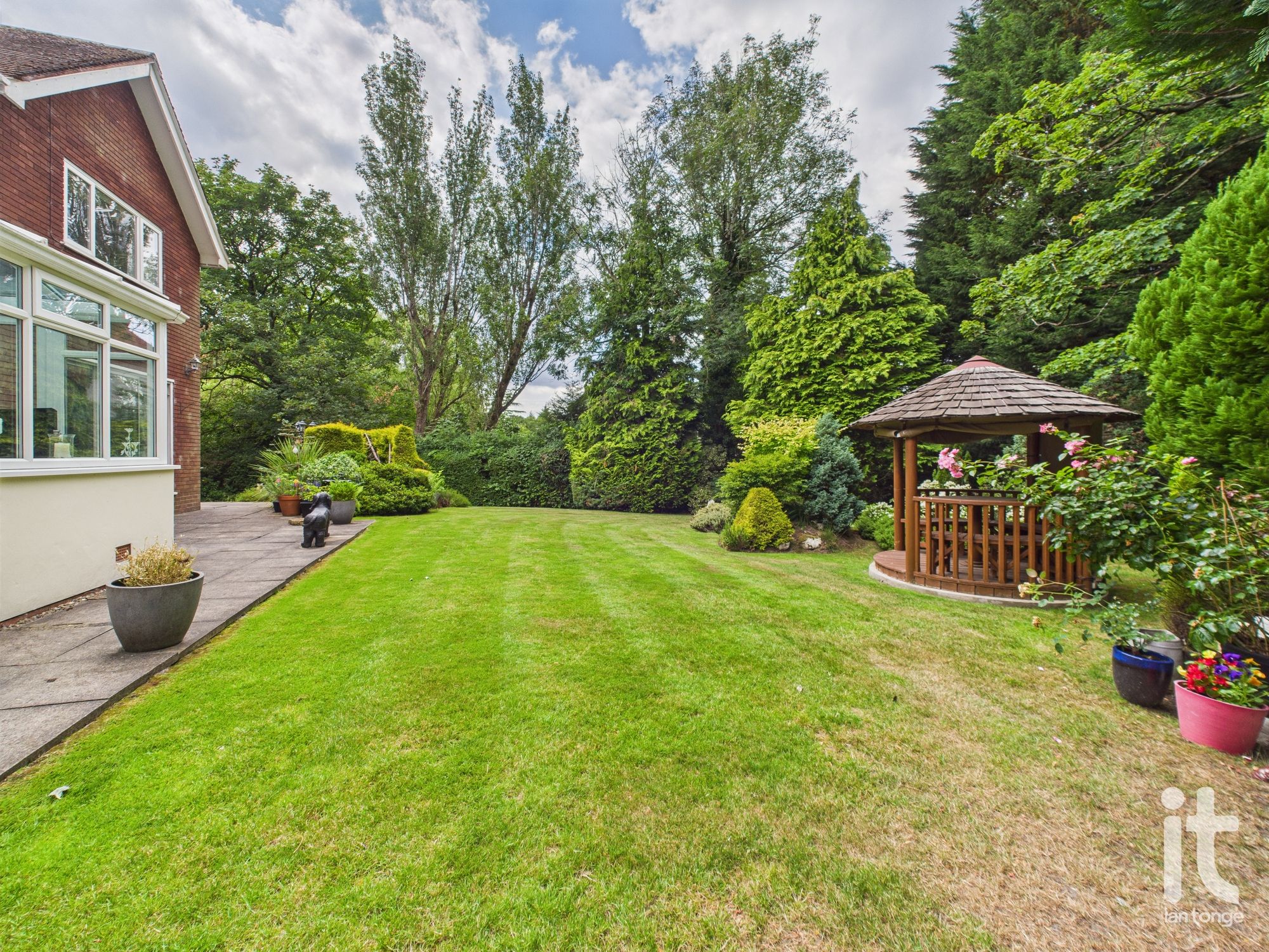 4 bedroom detached house Sold in Stockport - Photograph 47.