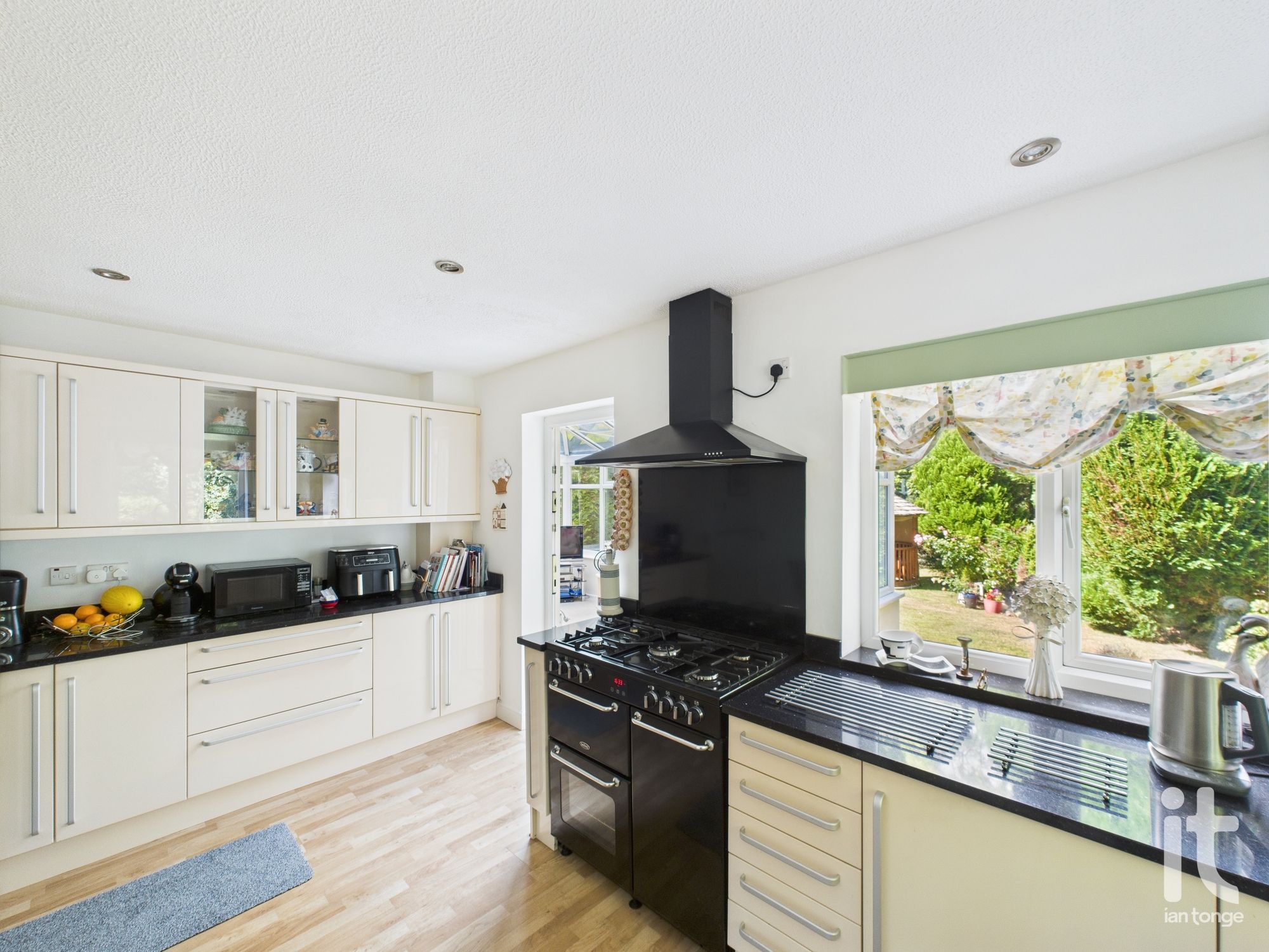 4 bedroom detached house Sold in Stockport - Photograph 21.
