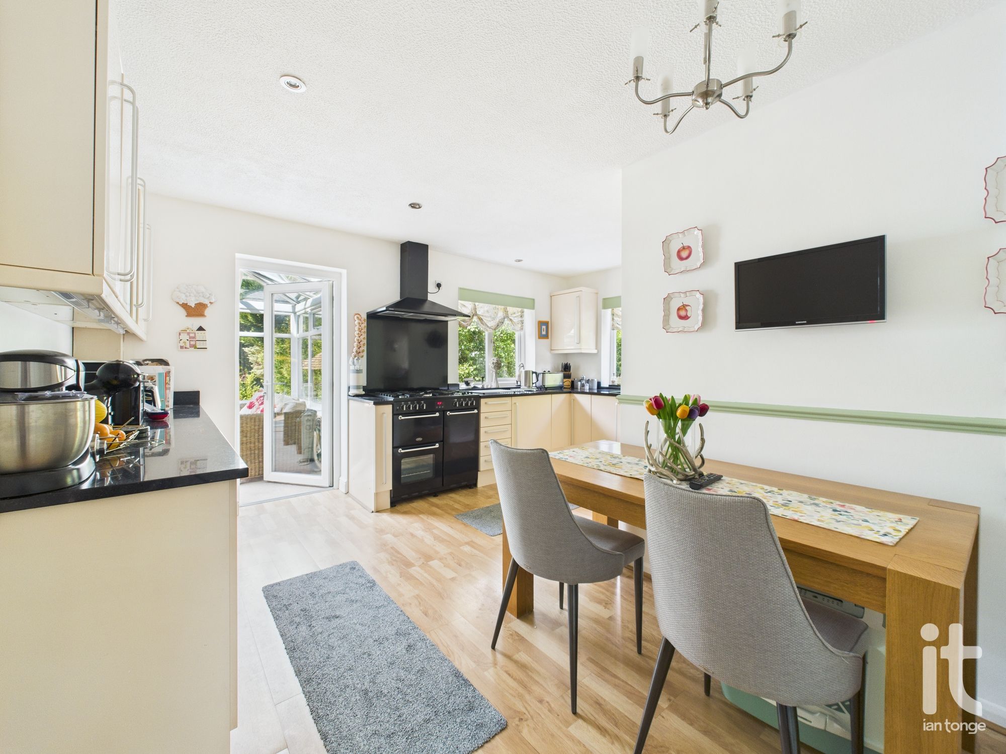 4 bedroom detached house Sold in Stockport - Photograph 18.
