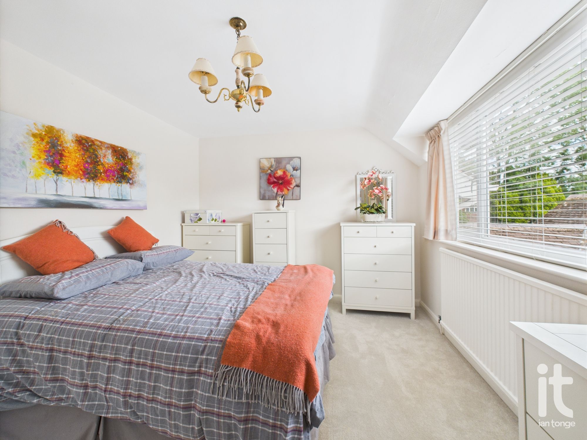 4 bedroom detached house Sold in Stockport - Photograph 30.