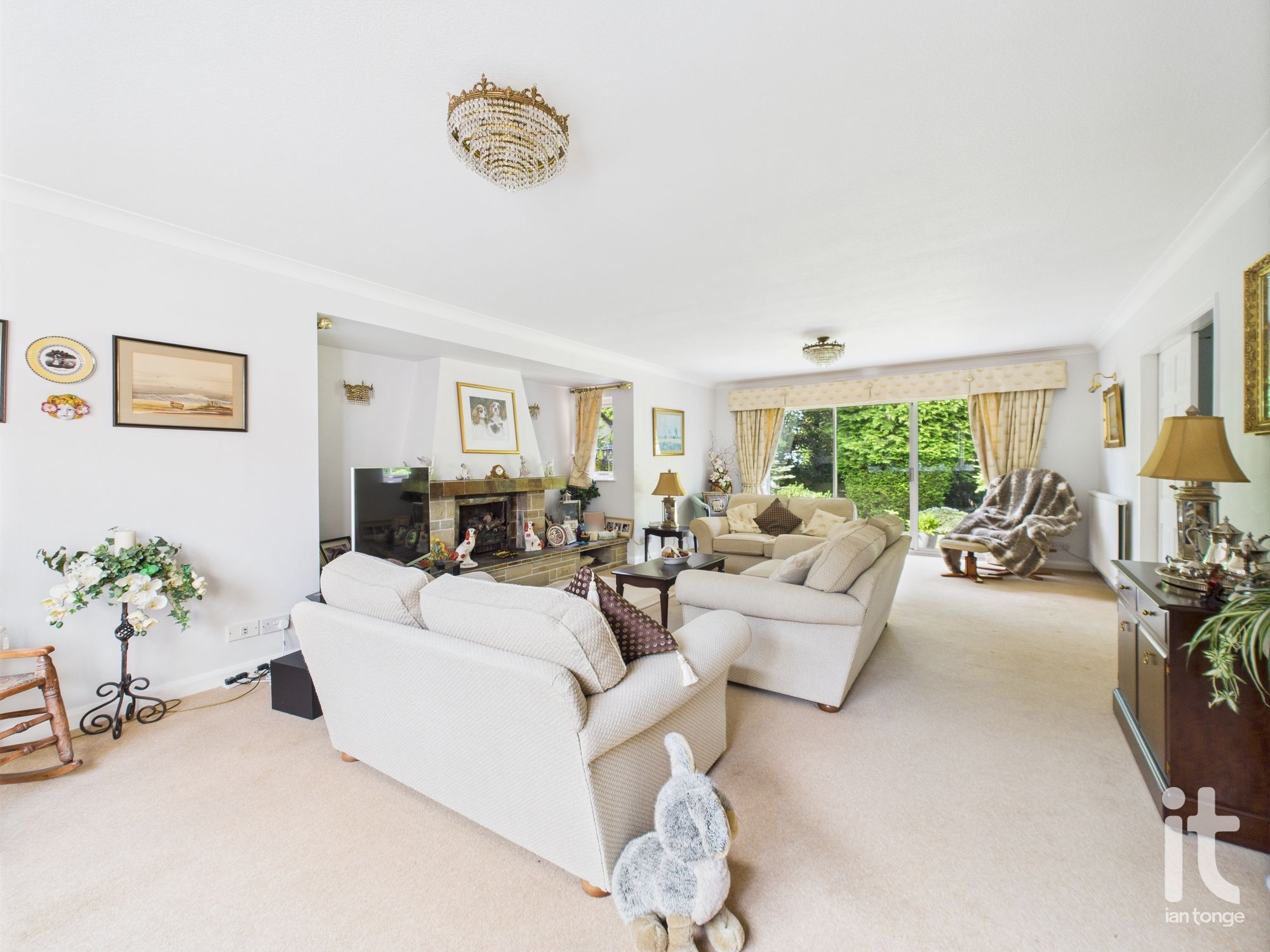 4 bedroom detached house Sold in Stockport - Photograph 2.