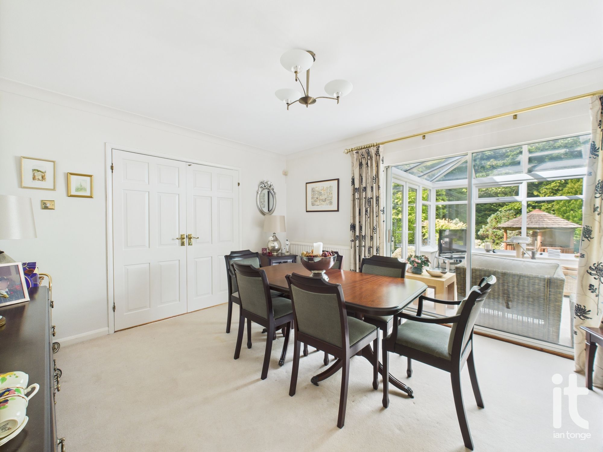 4 bedroom detached house Sold in Stockport - Photograph 5.
