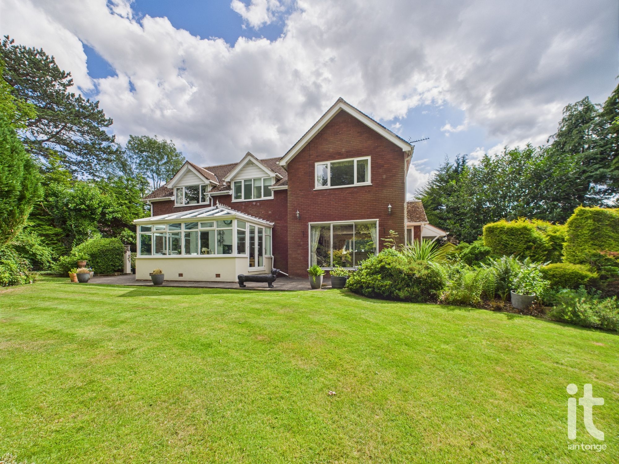 4 bedroom detached house Sold in Stockport - Photograph 46.