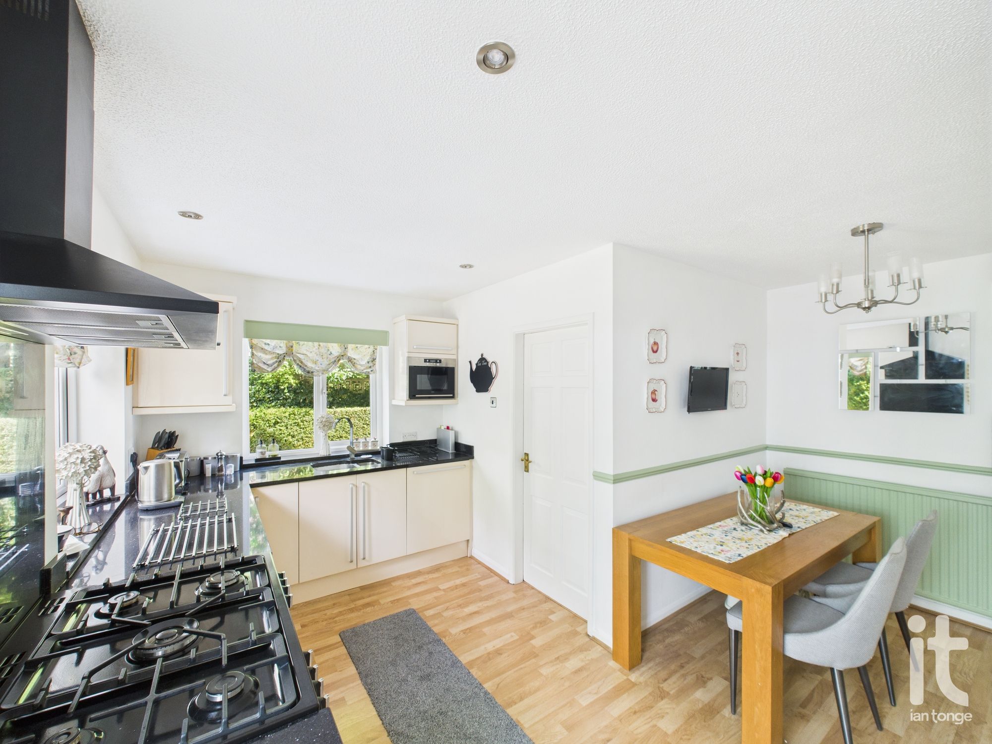 4 bedroom detached house Sold in Stockport - Photograph 20.