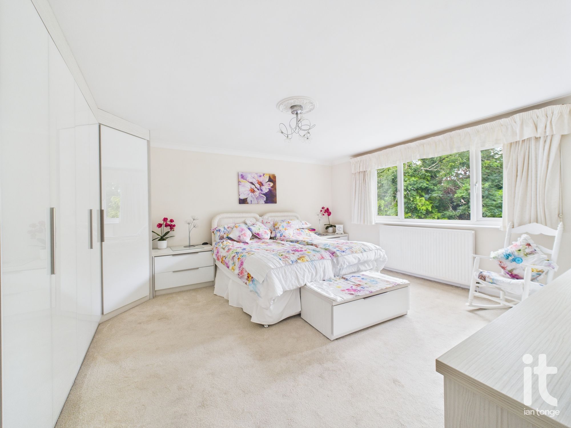4 bedroom detached house Sold in Stockport - Photograph 27.