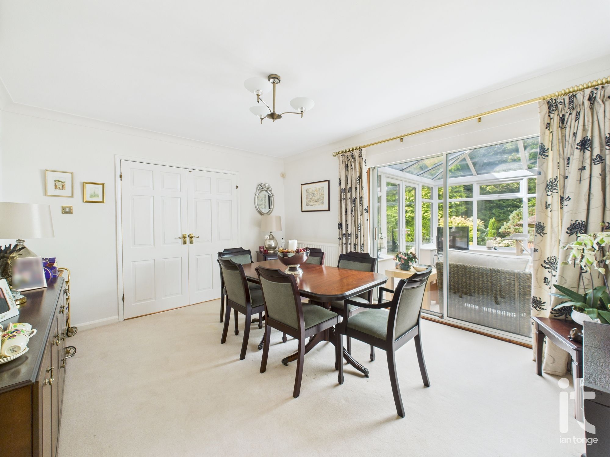4 bedroom detached house Sold in Stockport - Photograph 13.
