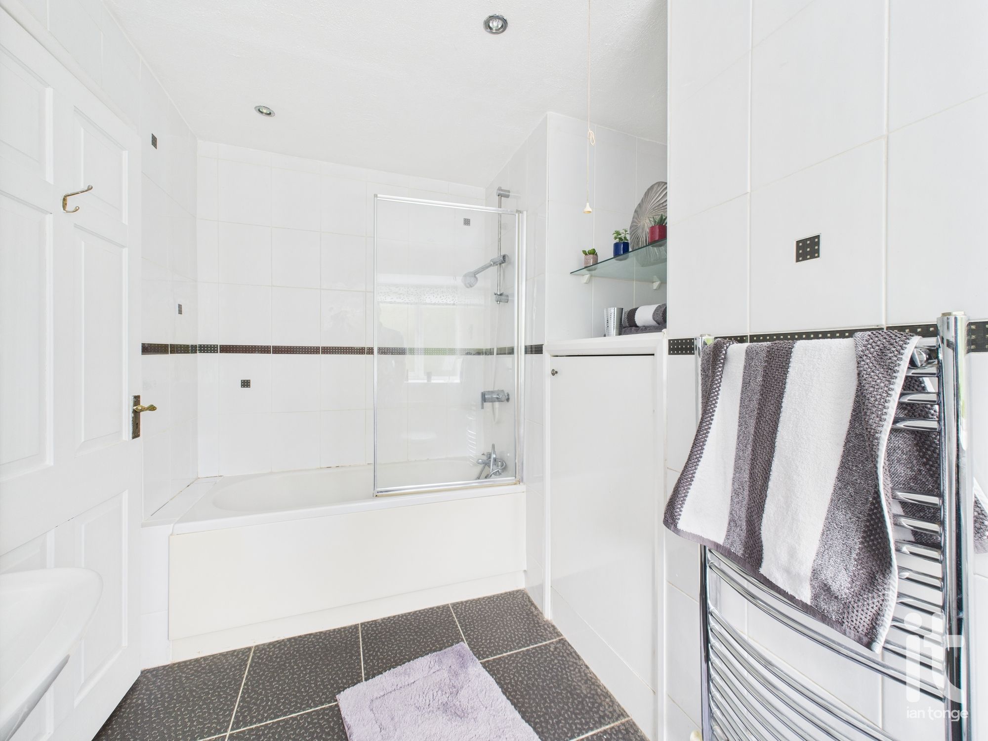 4 bedroom detached house Sold in Stockport - Photograph 33.