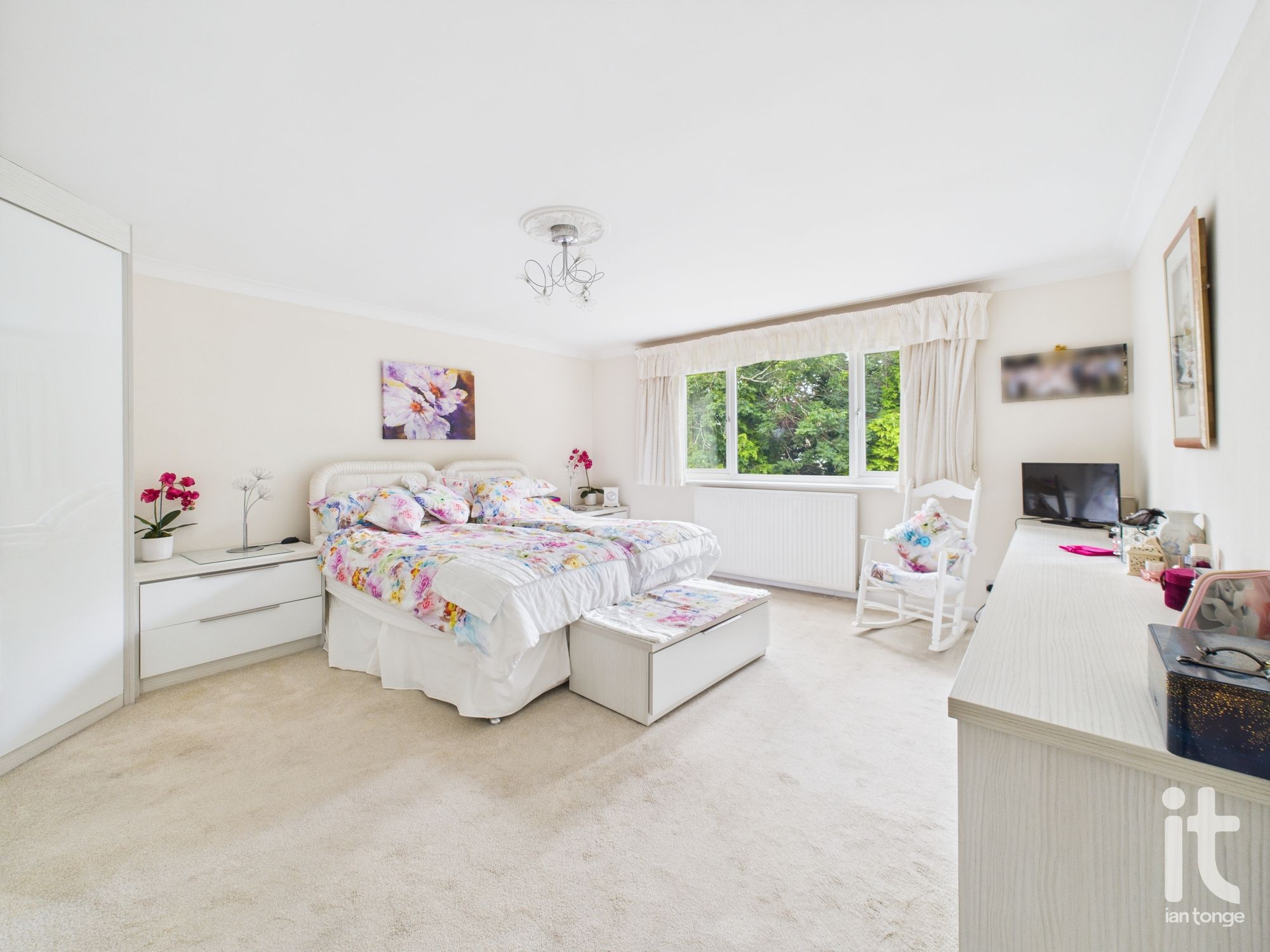 4 bedroom detached house Sold in Stockport - Photograph 26.
