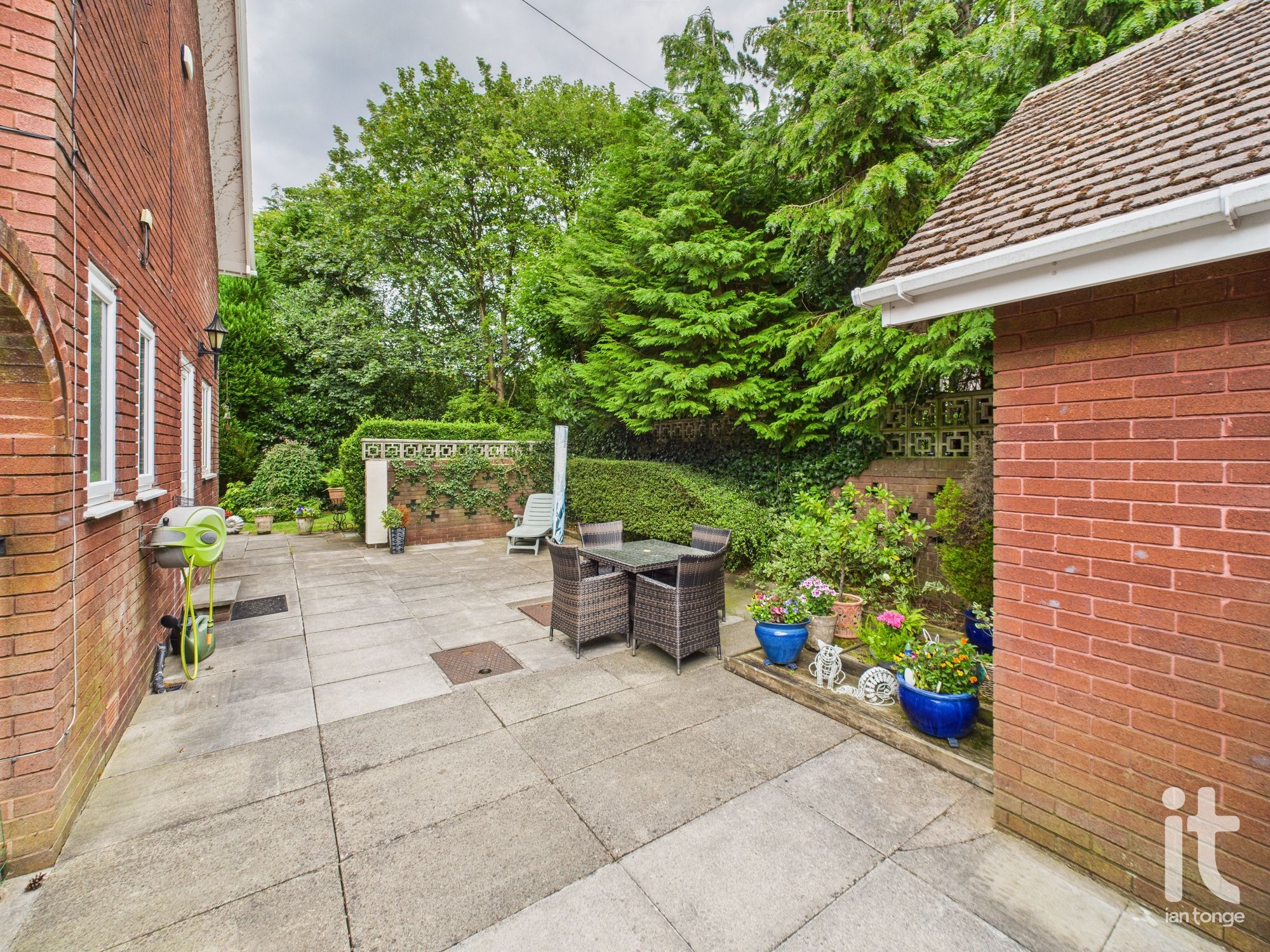 4 bedroom detached house Sold in Stockport - Photograph 37.