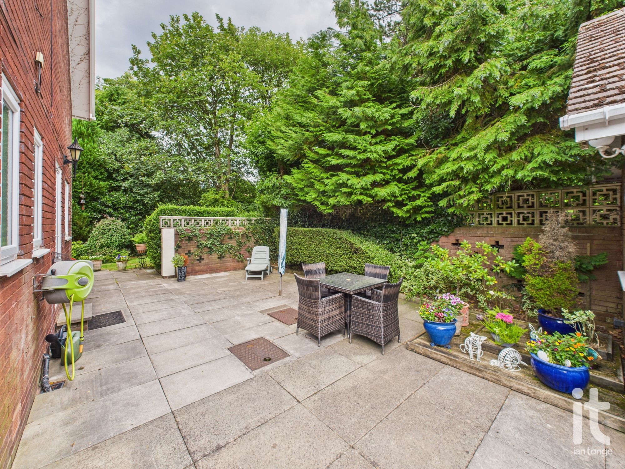 4 bedroom detached house Sold in Stockport - Photograph 38.