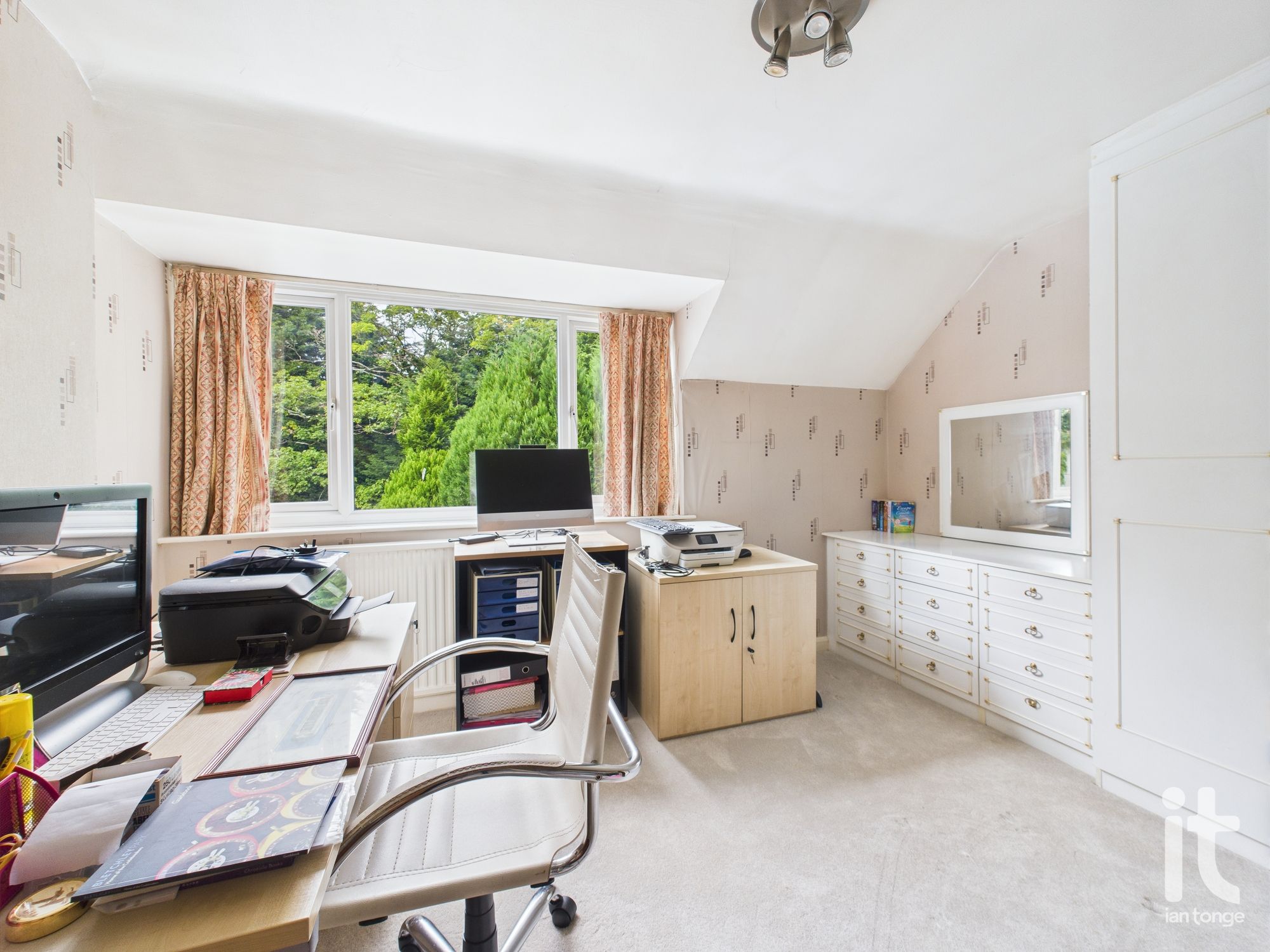 4 bedroom detached house Sold in Stockport - Photograph 31.