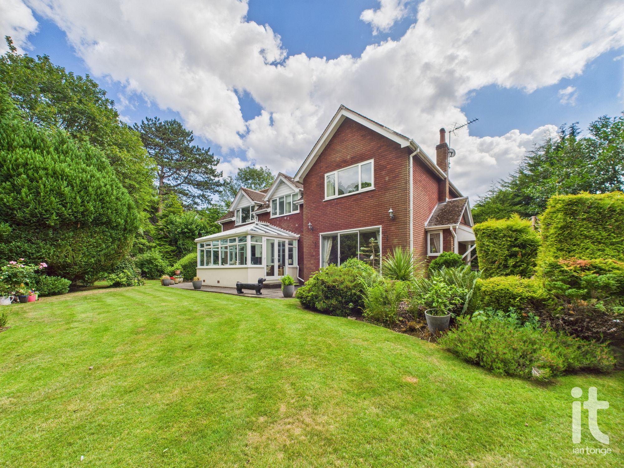 4 bedroom detached house Sold in Stockport - Photograph 45.