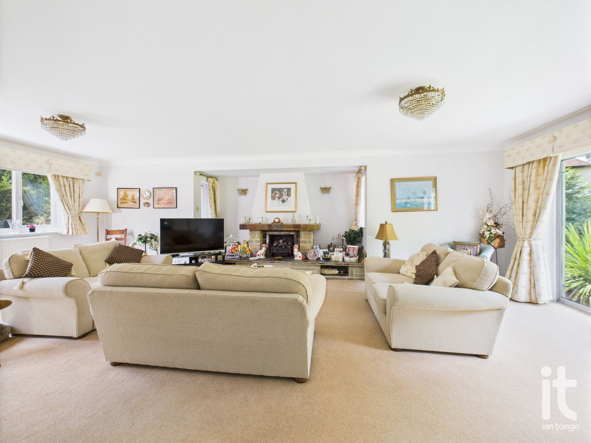 4 bedroom detached house Sold in Stockport - Photograph 16.