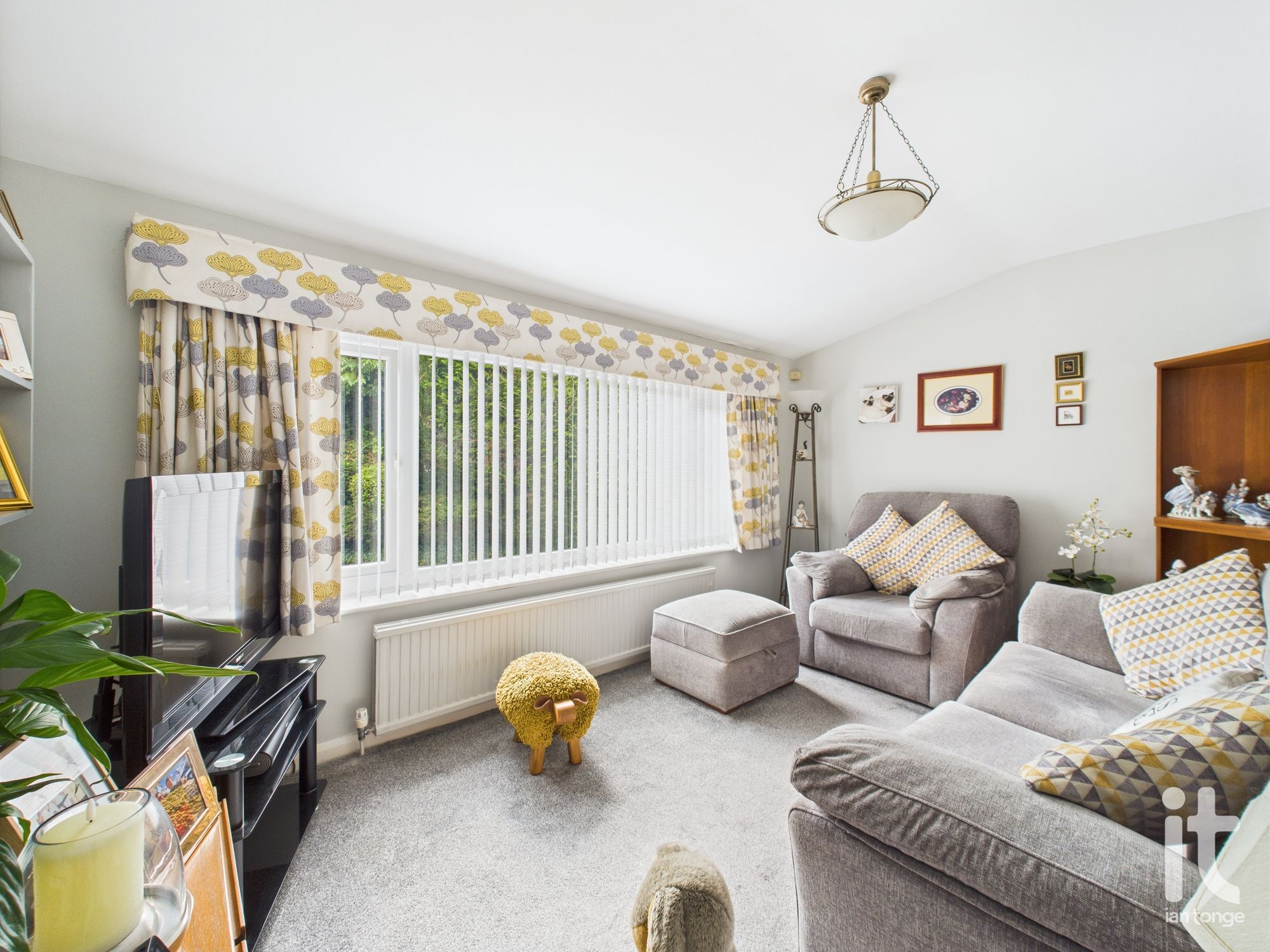 4 bedroom detached house Sold in Stockport - Photograph 12.