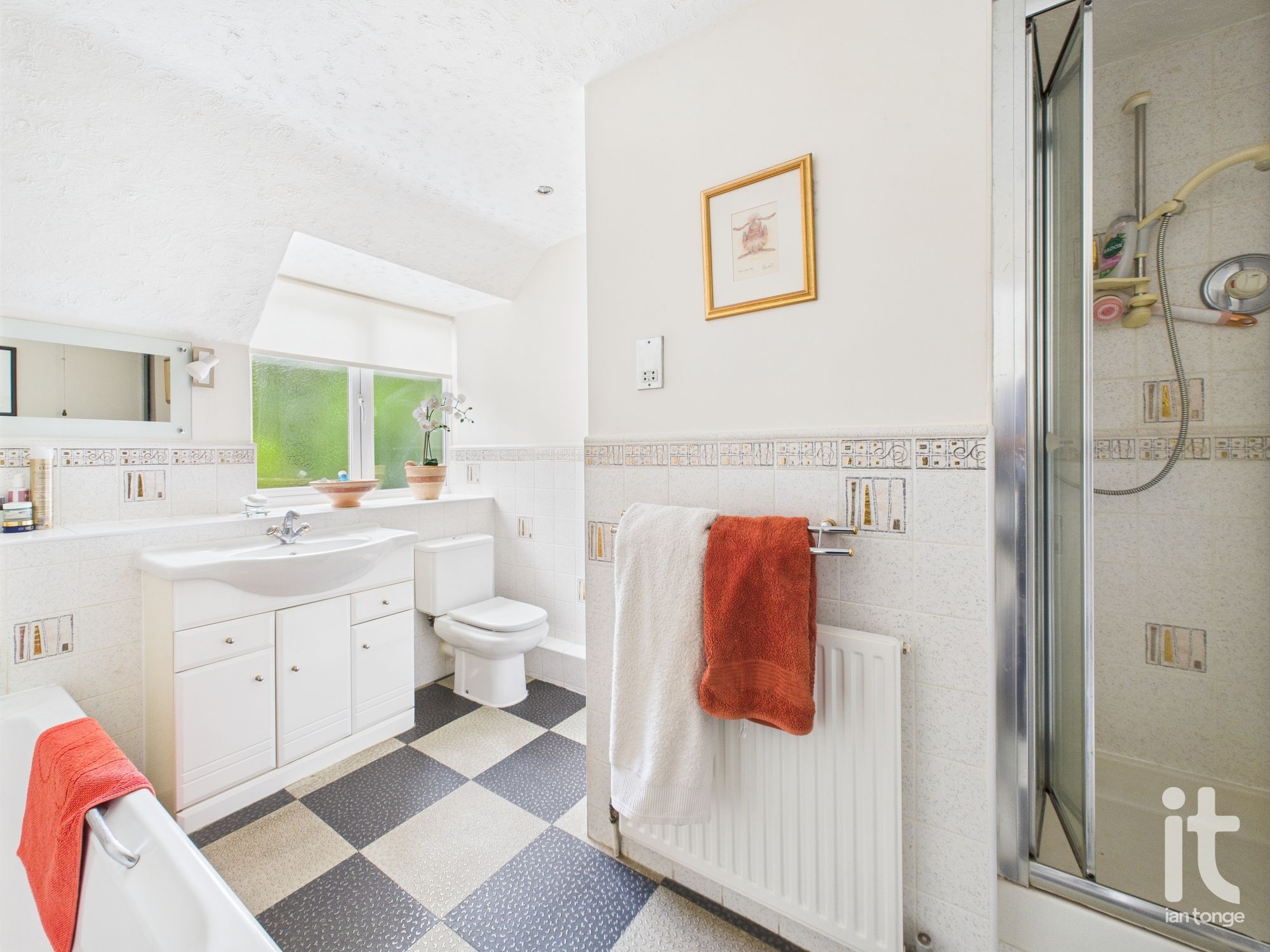 4 bedroom detached house Sold in Stockport - Photograph 28.