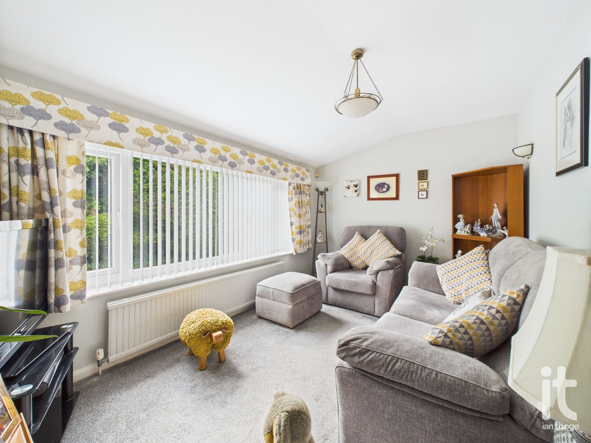 4 bedroom detached house Sold in Stockport - Photograph 11.