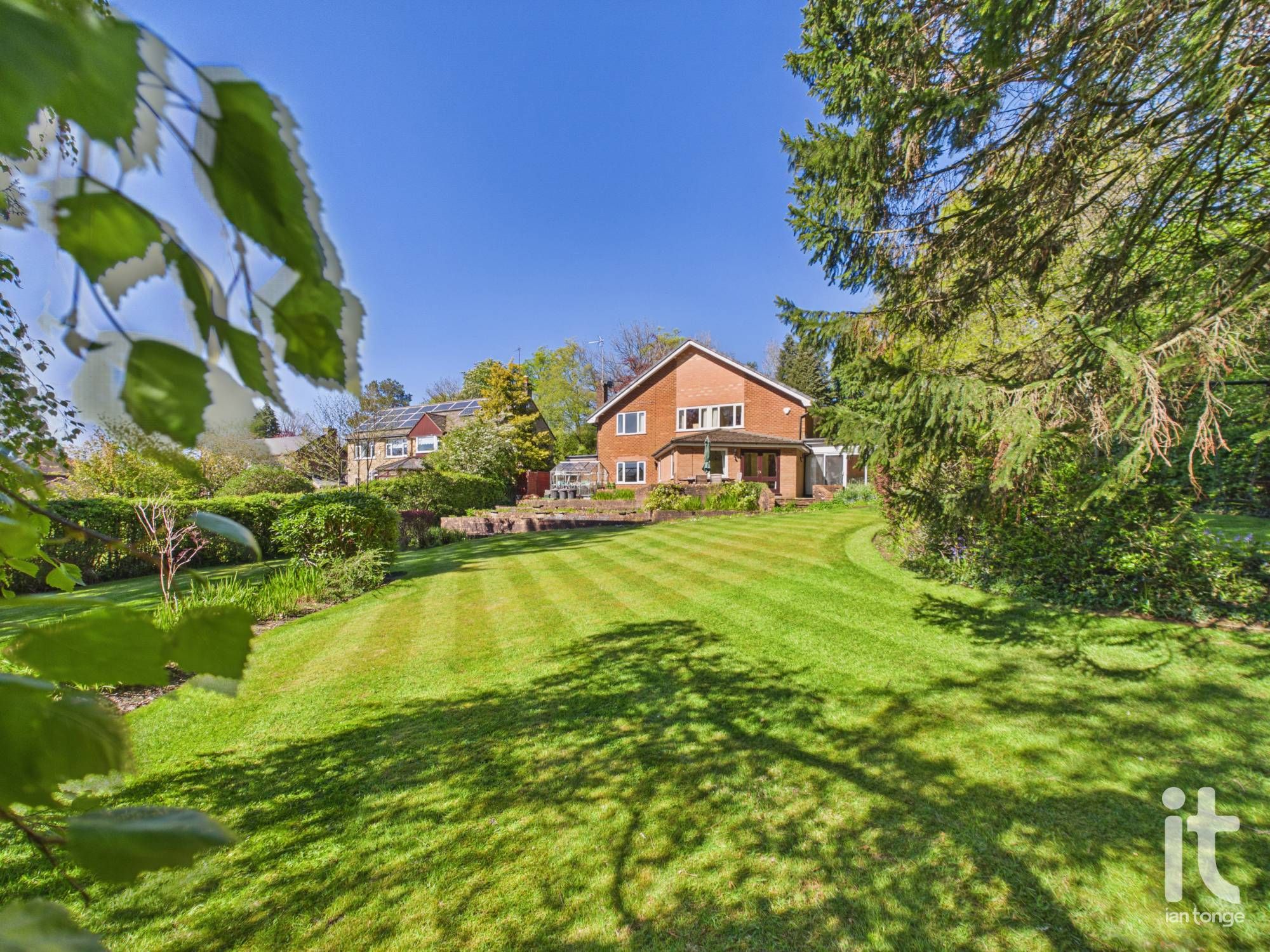 4 bedroom detached house For Sale in Cheshire East - Photograph 2.