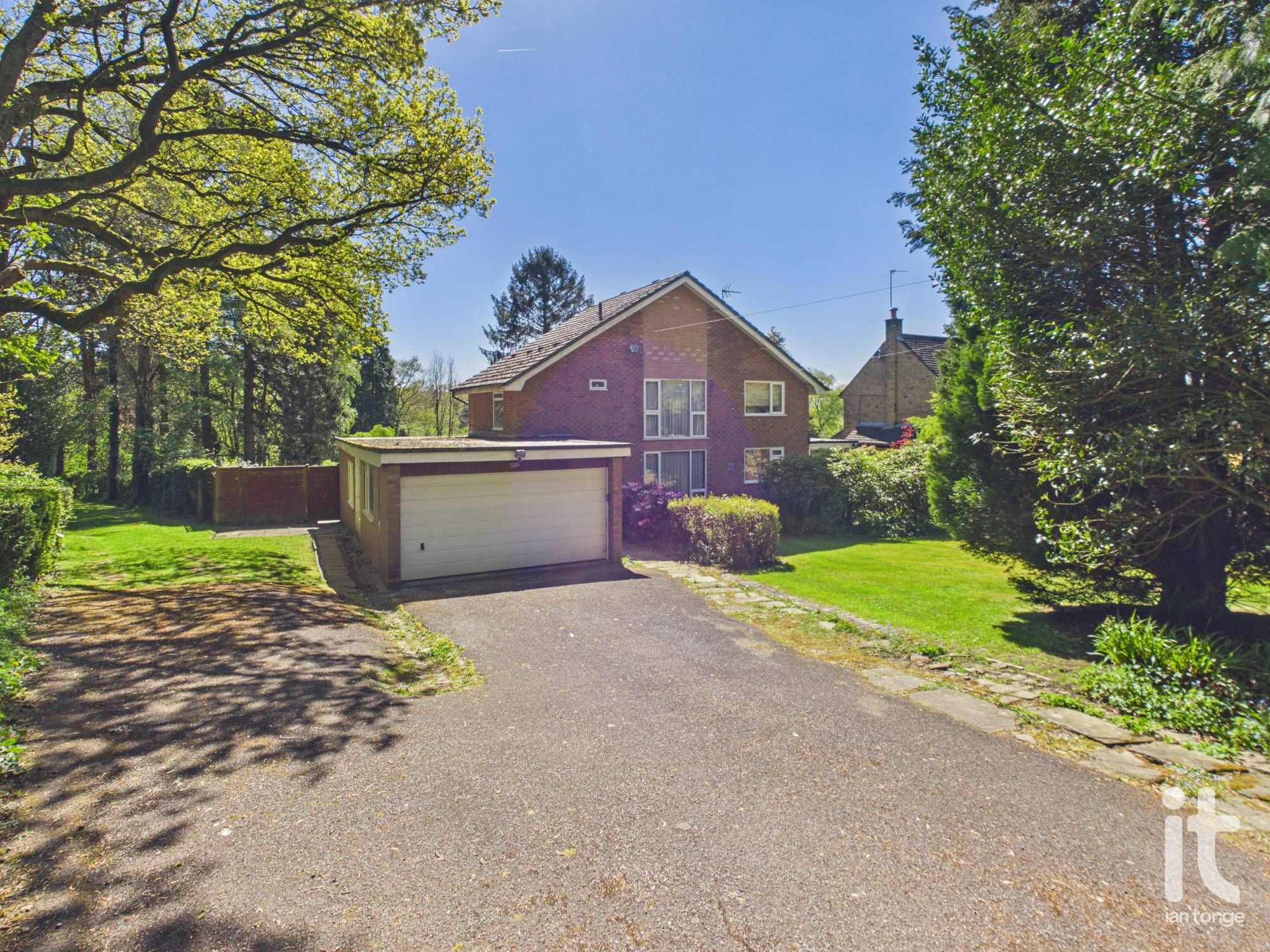 4 bedroom detached house For Sale in Cheshire East - Photograph 1.