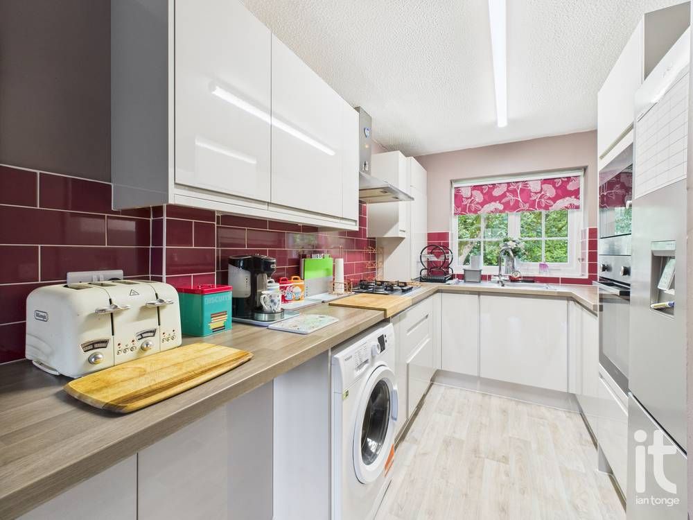 1 bedroom apartment flat/apartment SSTC in Stockport - Photograph 3.