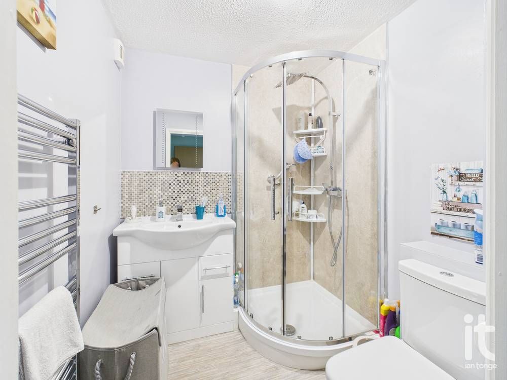 1 bedroom apartment flat/apartment SSTC in Stockport - Photograph 6.