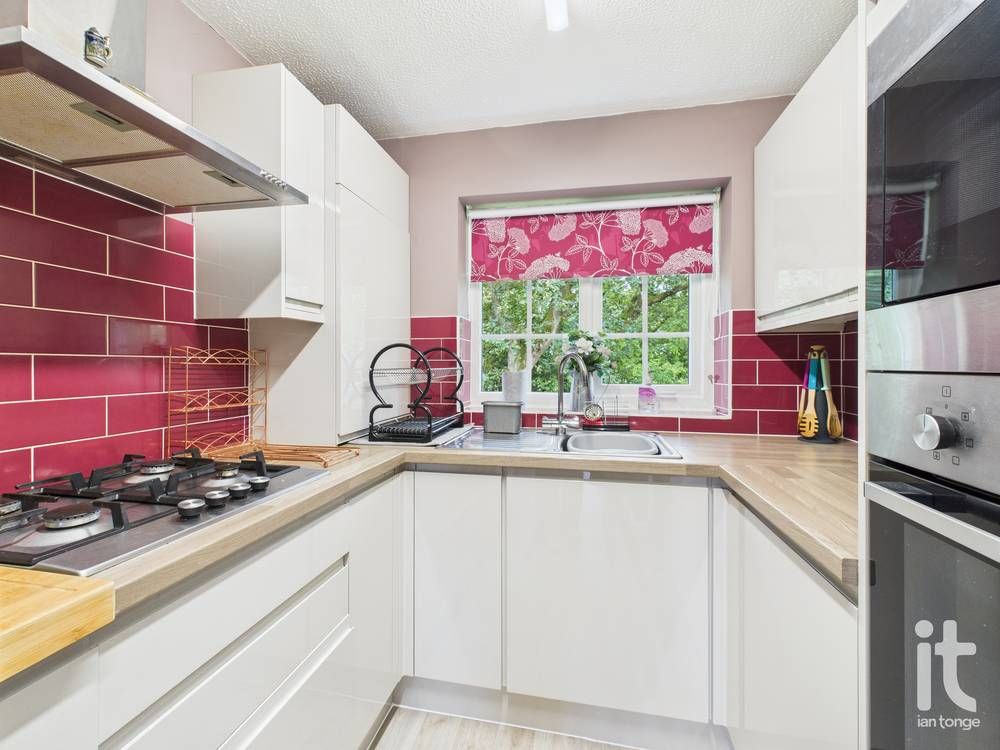1 bedroom apartment flat/apartment SSTC in Stockport - Photograph 4.