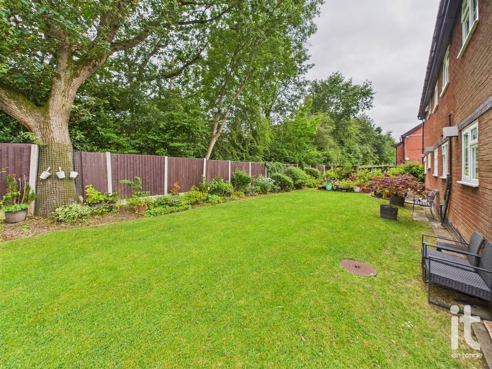 1 bedroom apartment flat/apartment SSTC in Stockport - Photograph 8.