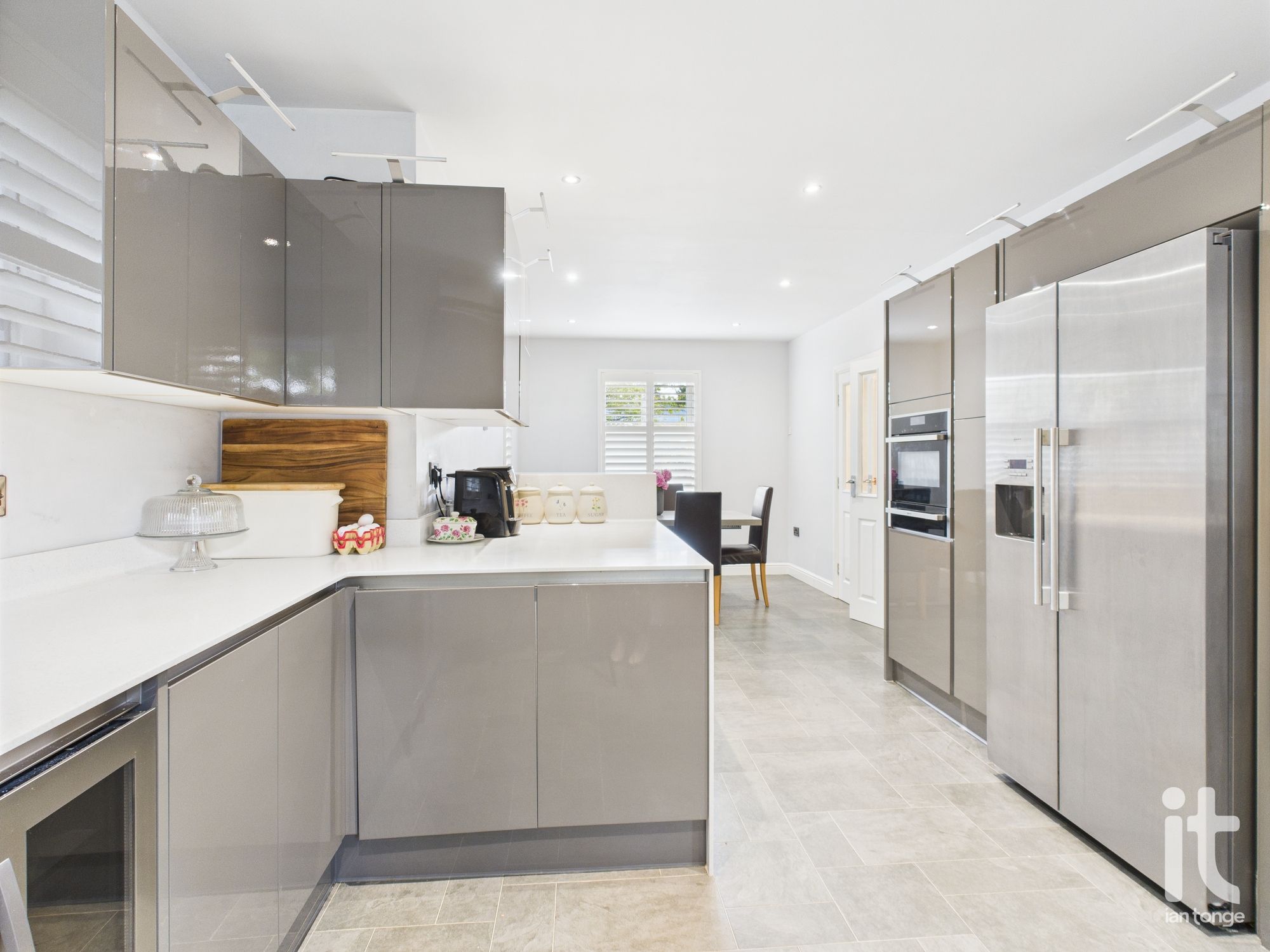 5 bedroom detached house For Sale in Stockport - Property photograph.