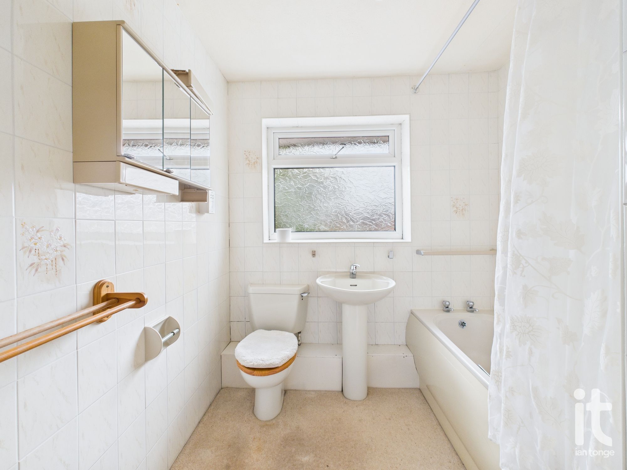 2 bedroom flat flat/apartment Sold in Stockport - Photograph 12.