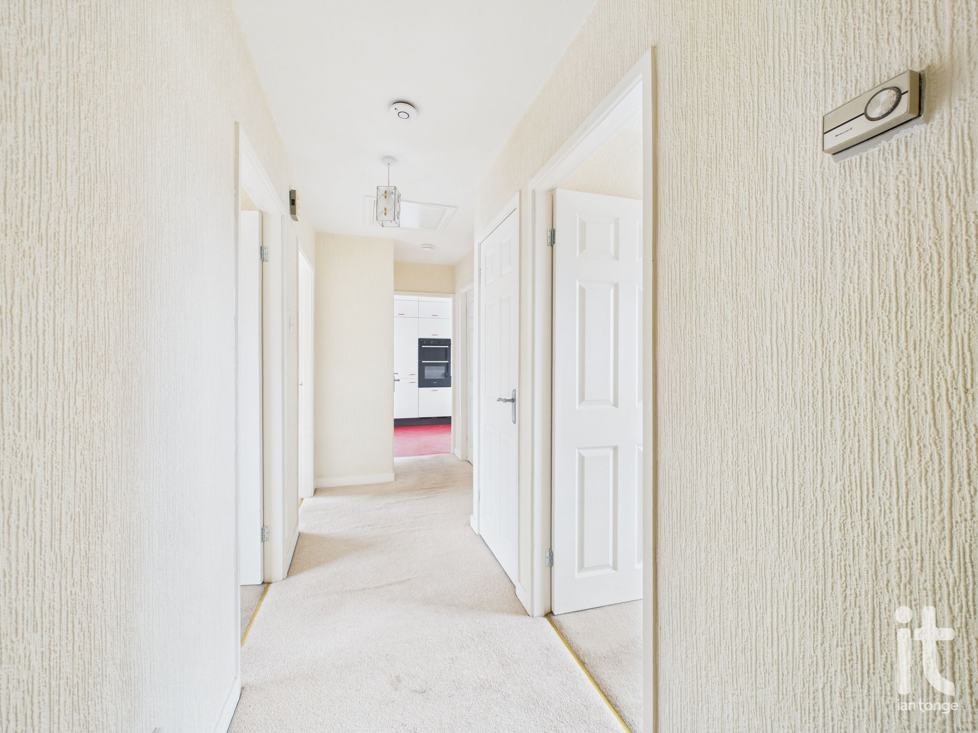 2 bedroom flat flat/apartment Sold in Stockport - Photograph 5.